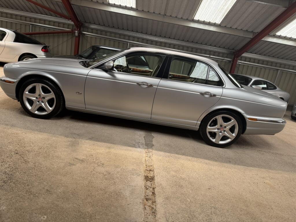 Jaguar XJ view 5