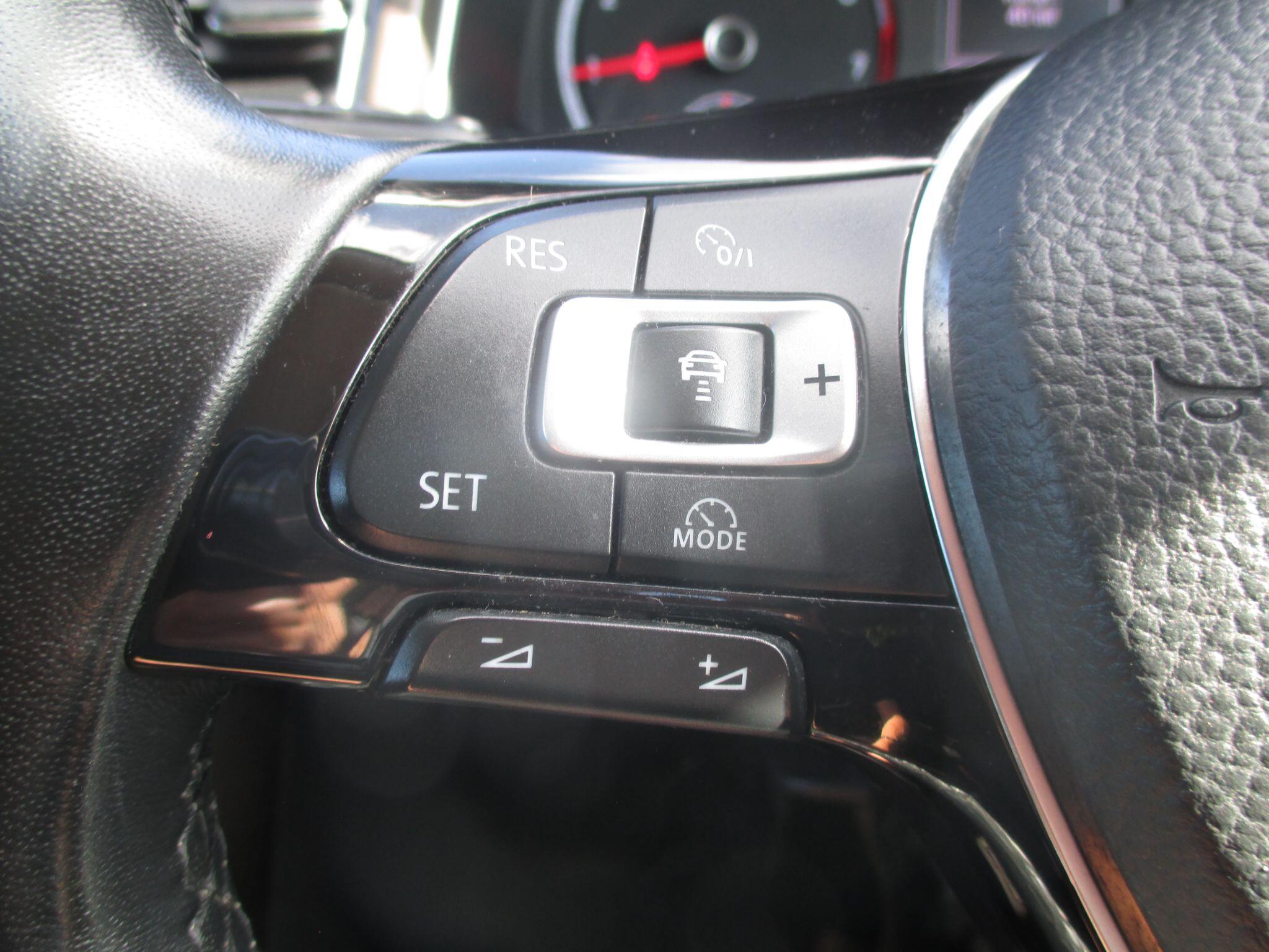 Volkswagen T-Roc view 33