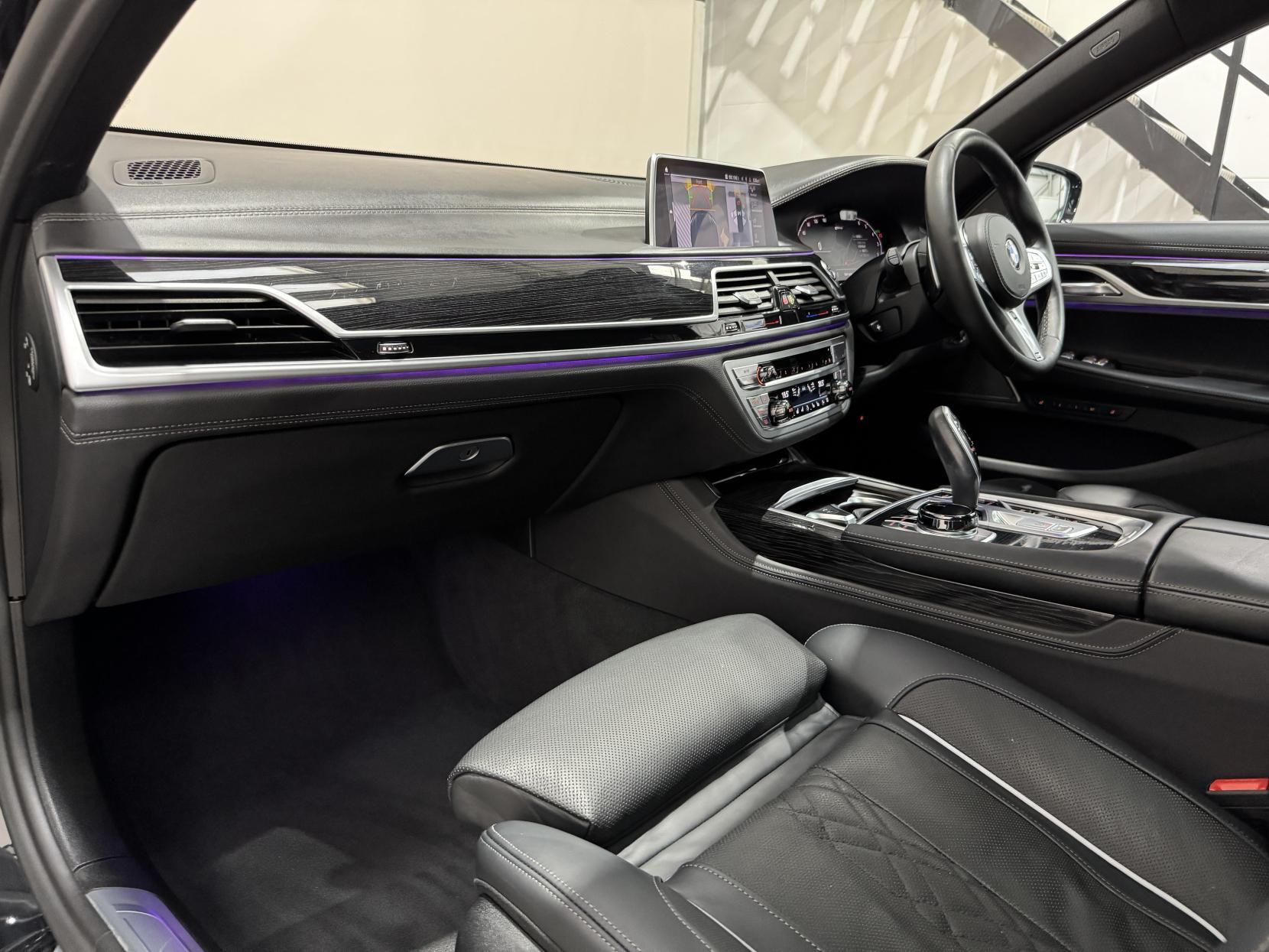 BMW 7 Series view 62