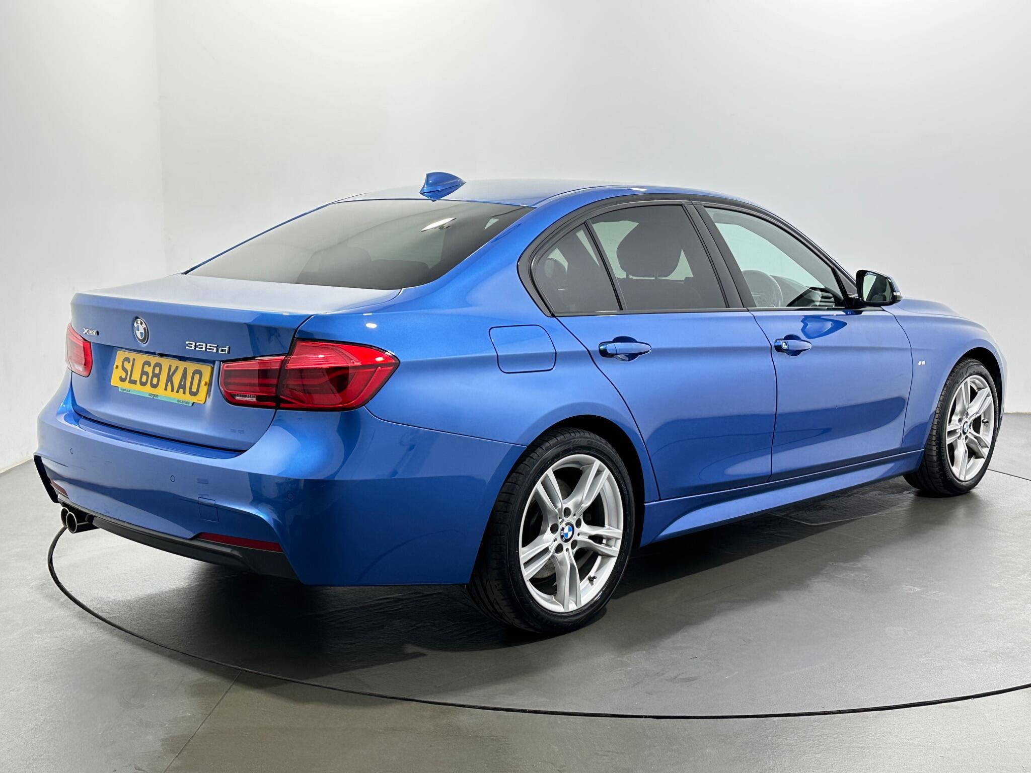 BMW 3 Series view 8