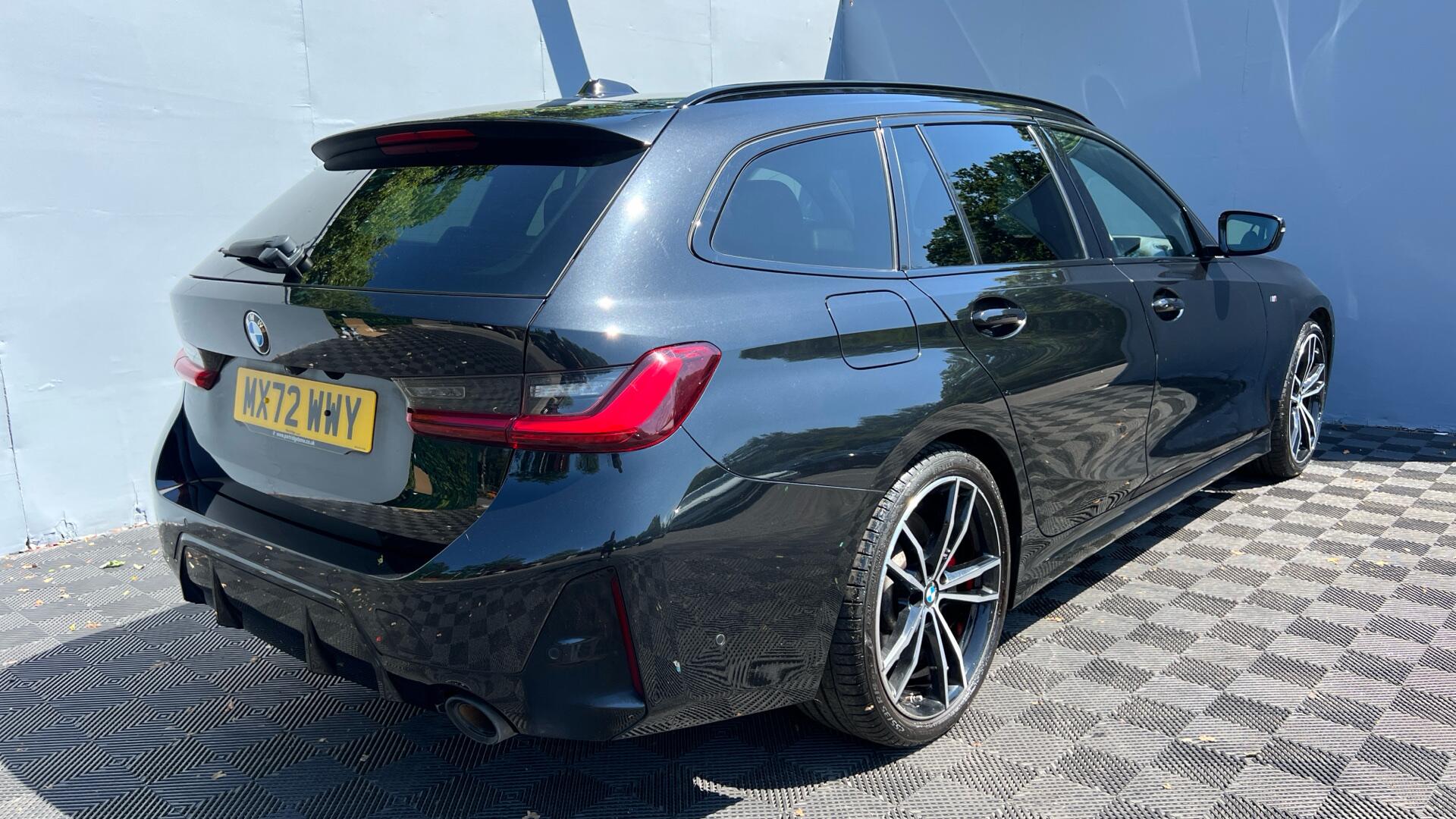 BMW 3 Series view 27