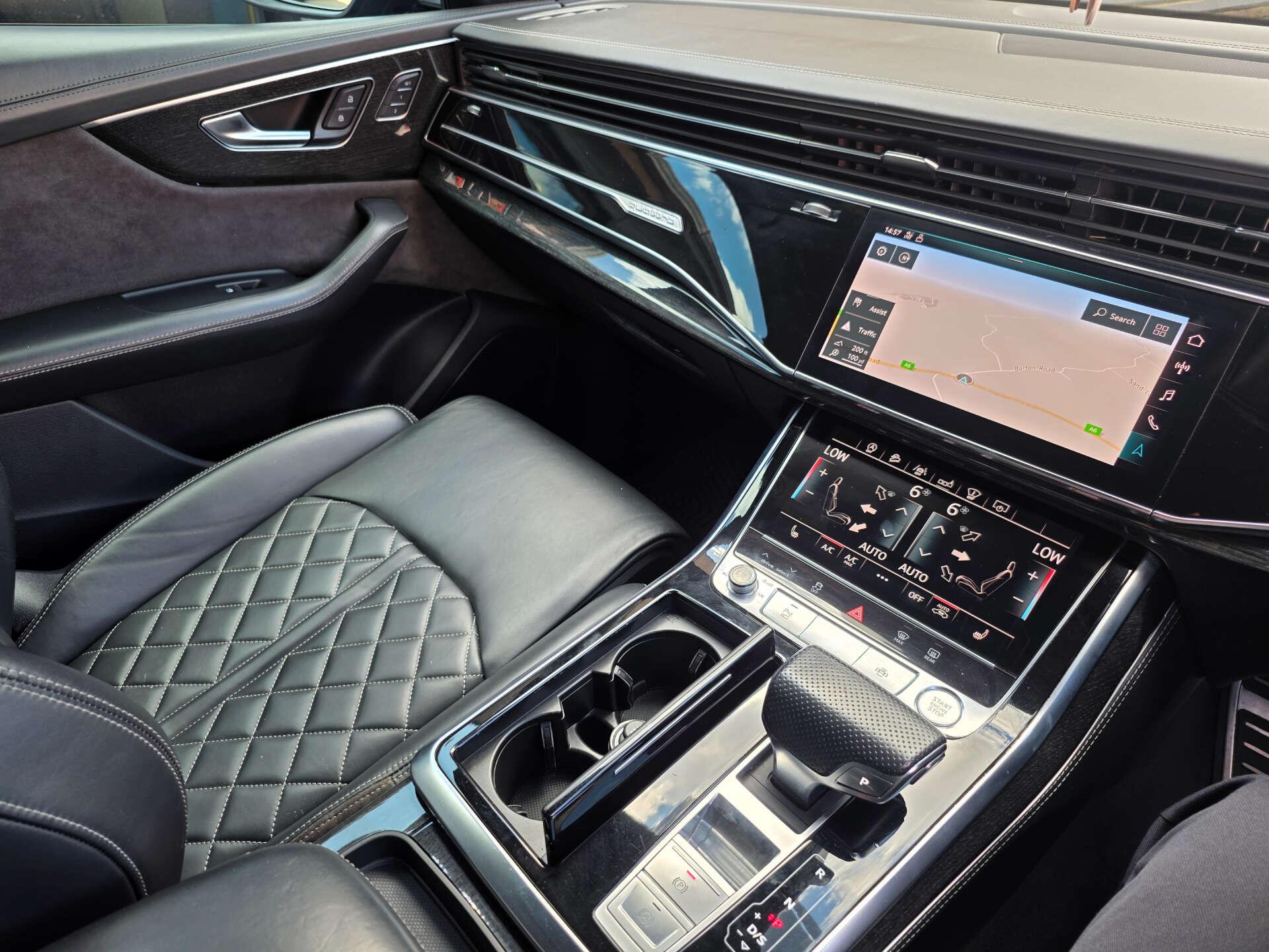 Audi Q8 view 24