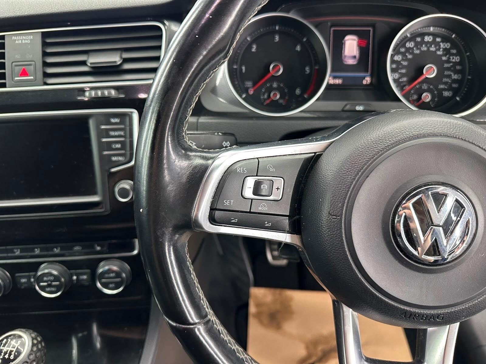 Volkswagen Golf view 34