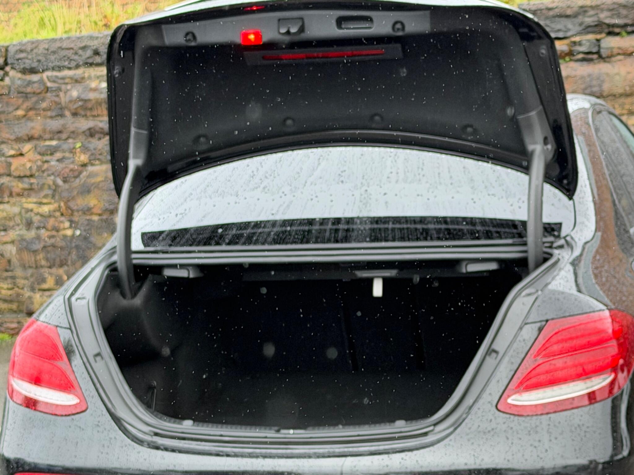 Mercedes-Benz E-Class view 19