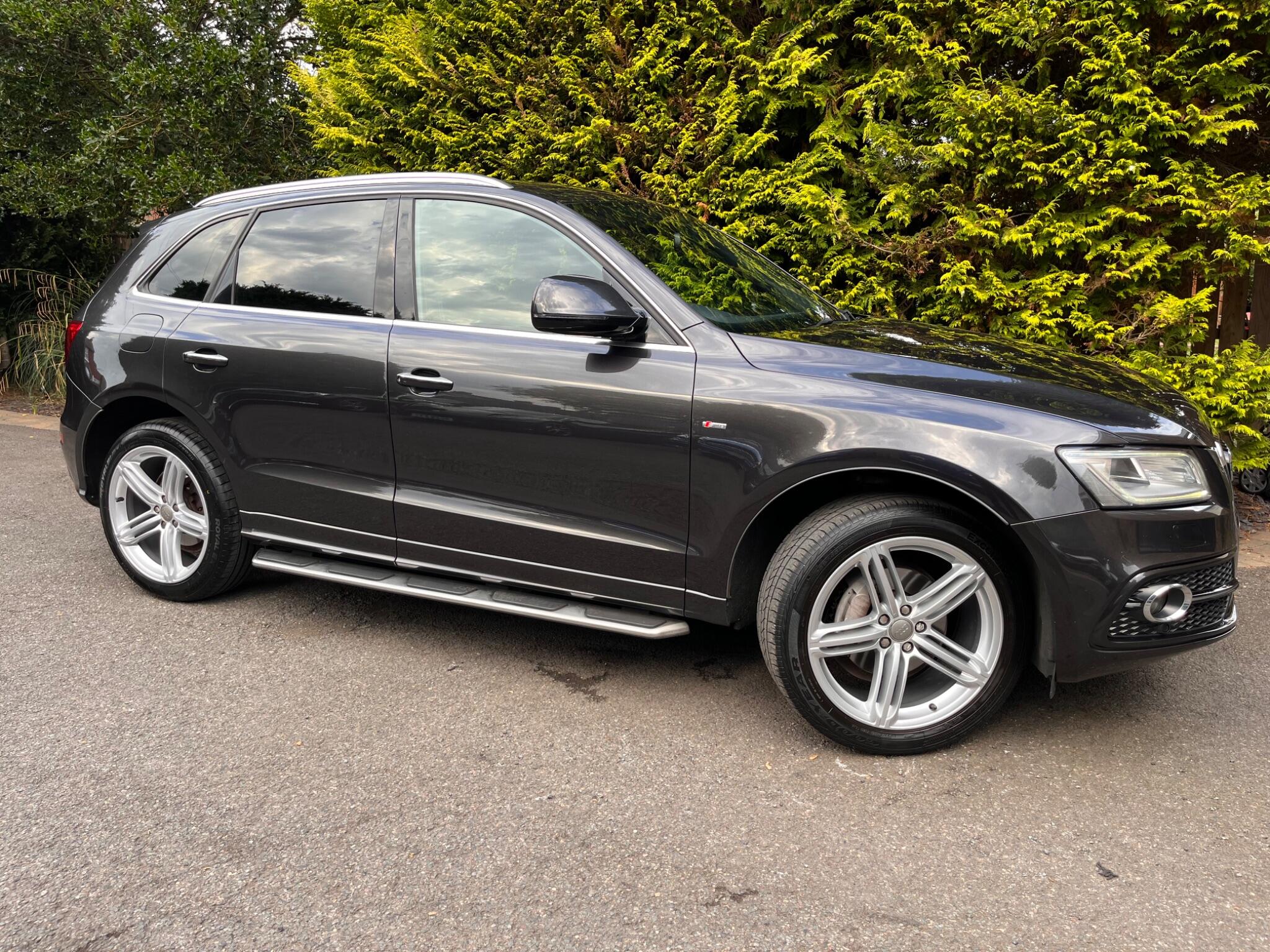 Audi Q5 view 18