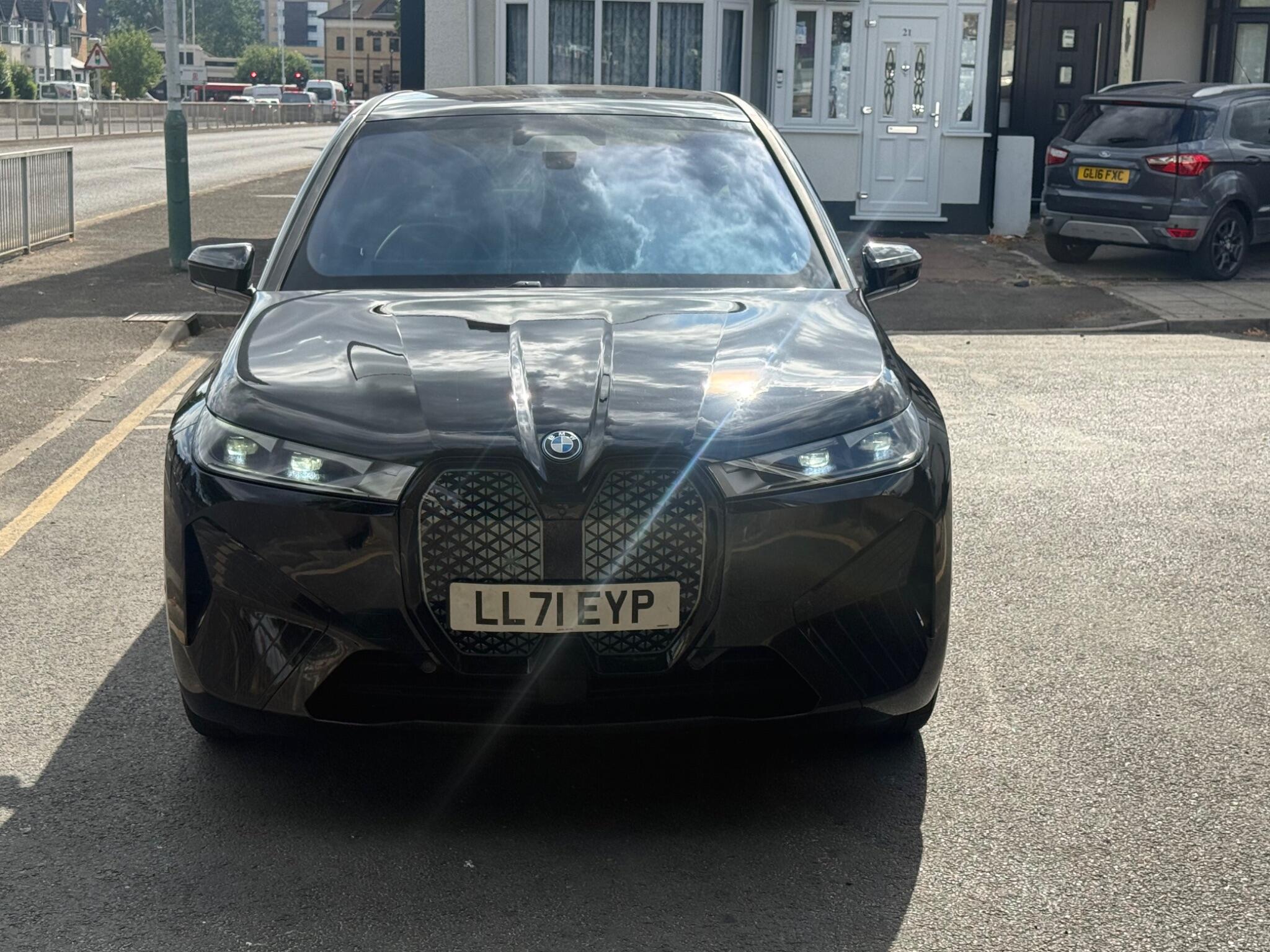 BMW Ix view 2