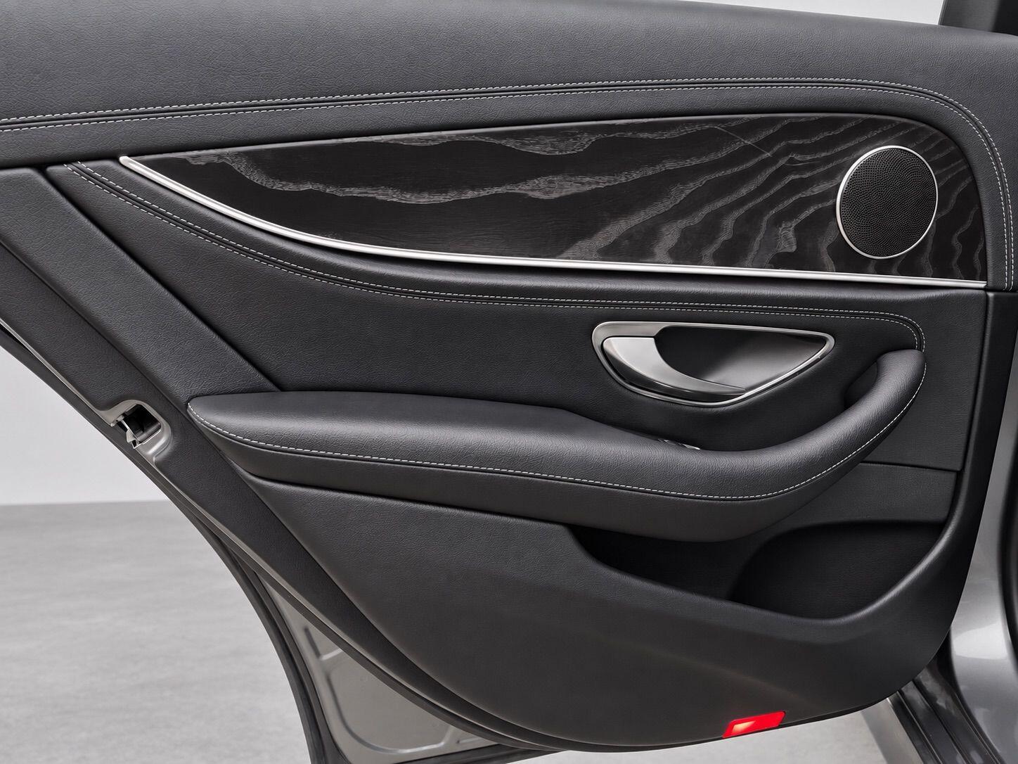 Mercedes-Benz E-Class view 31