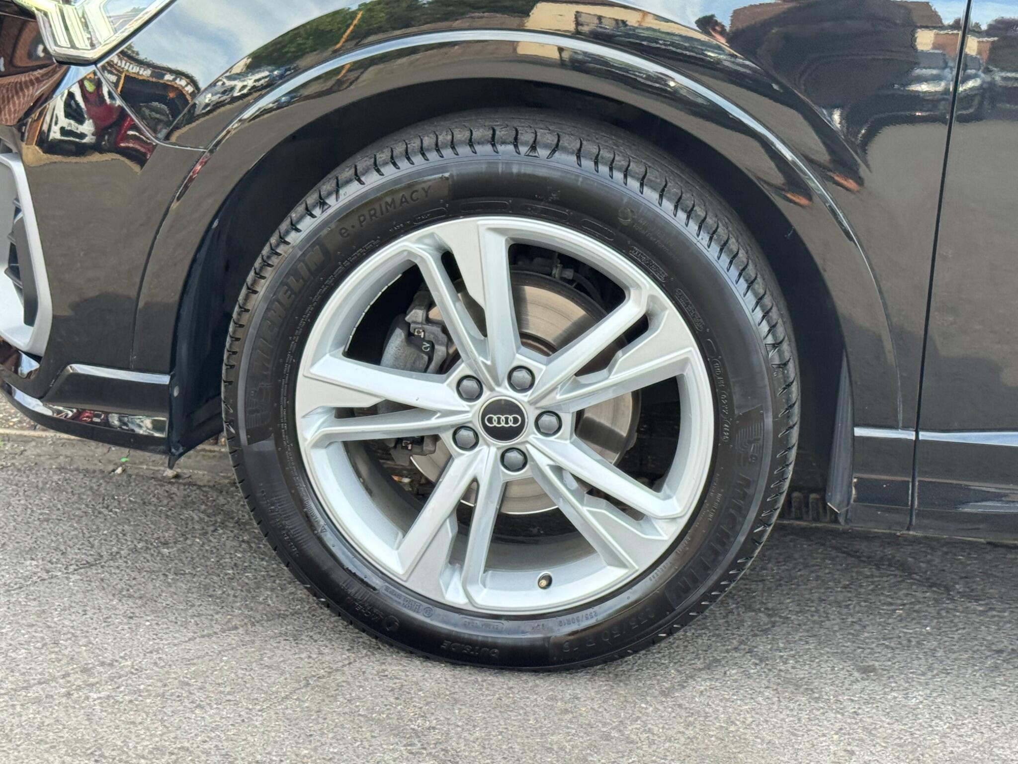 Audi Q3 view 35