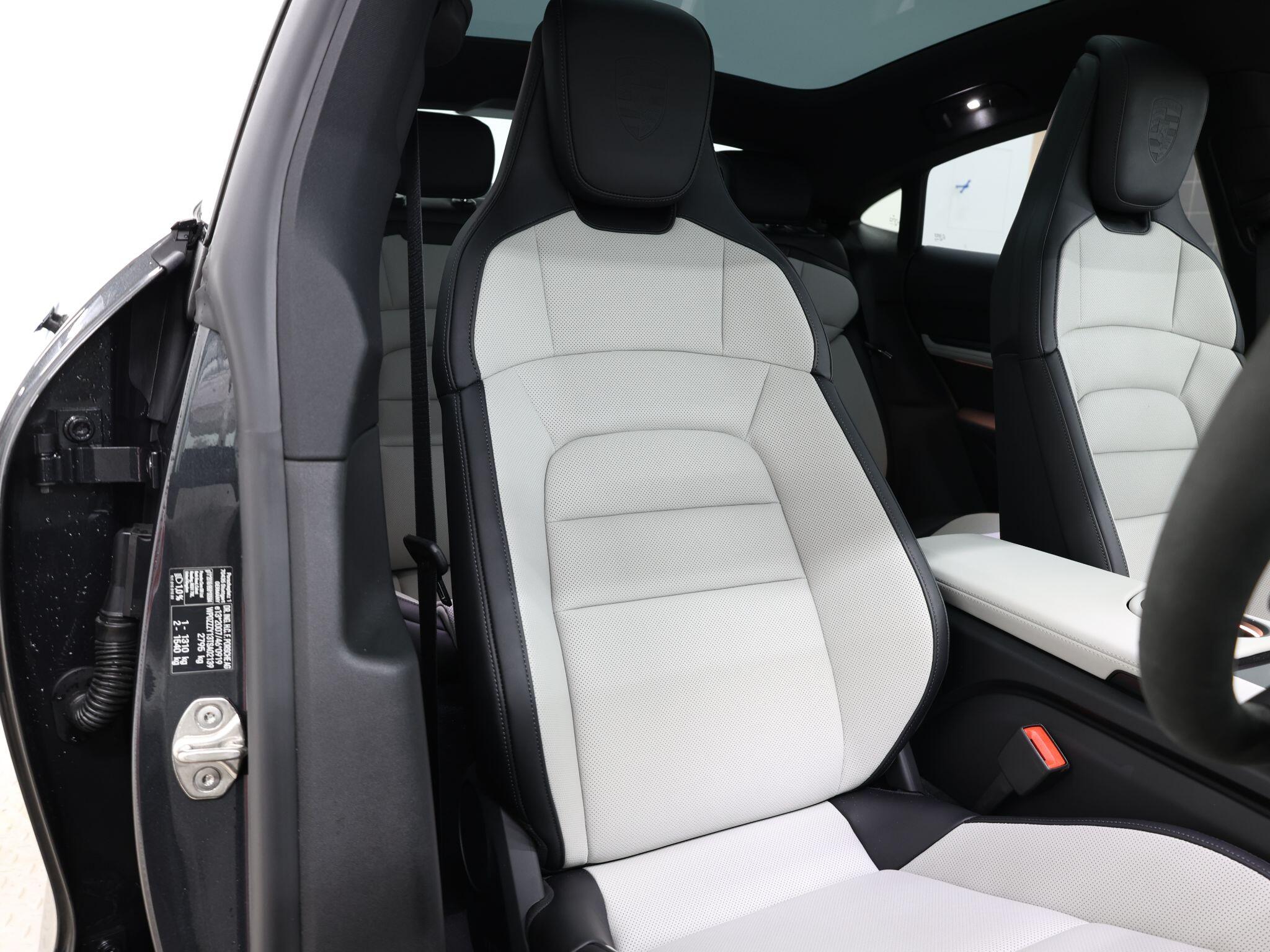 Porsche Taycan view 11