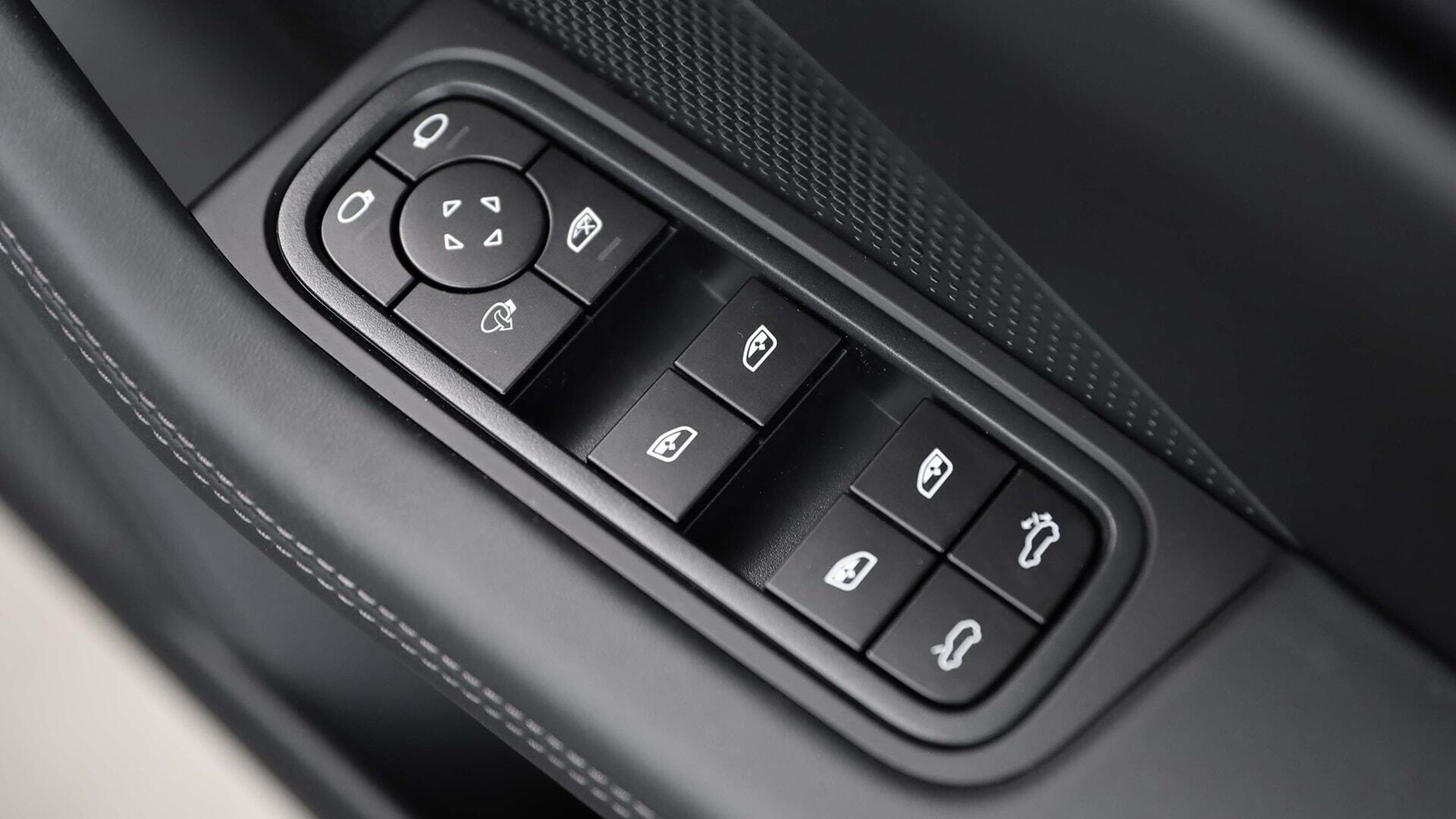 Porsche Macan view 23