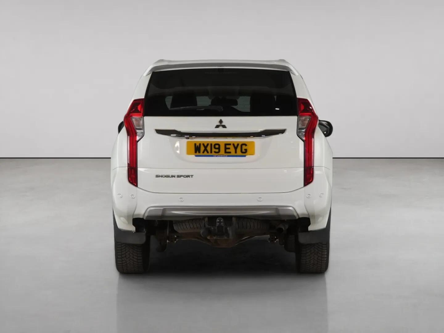 Mitsubishi Shogun Sport view 6