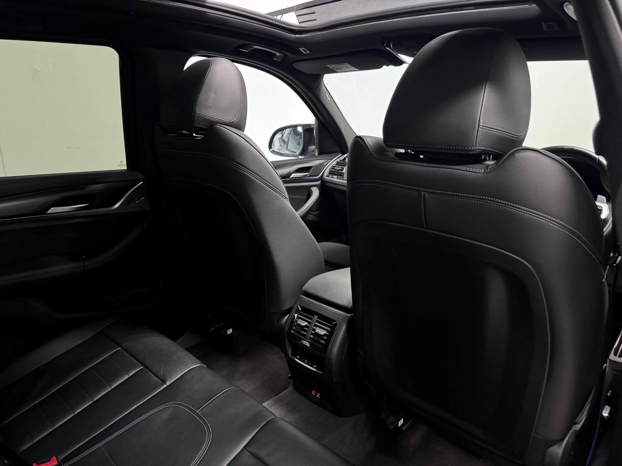 BMW X3 view 23