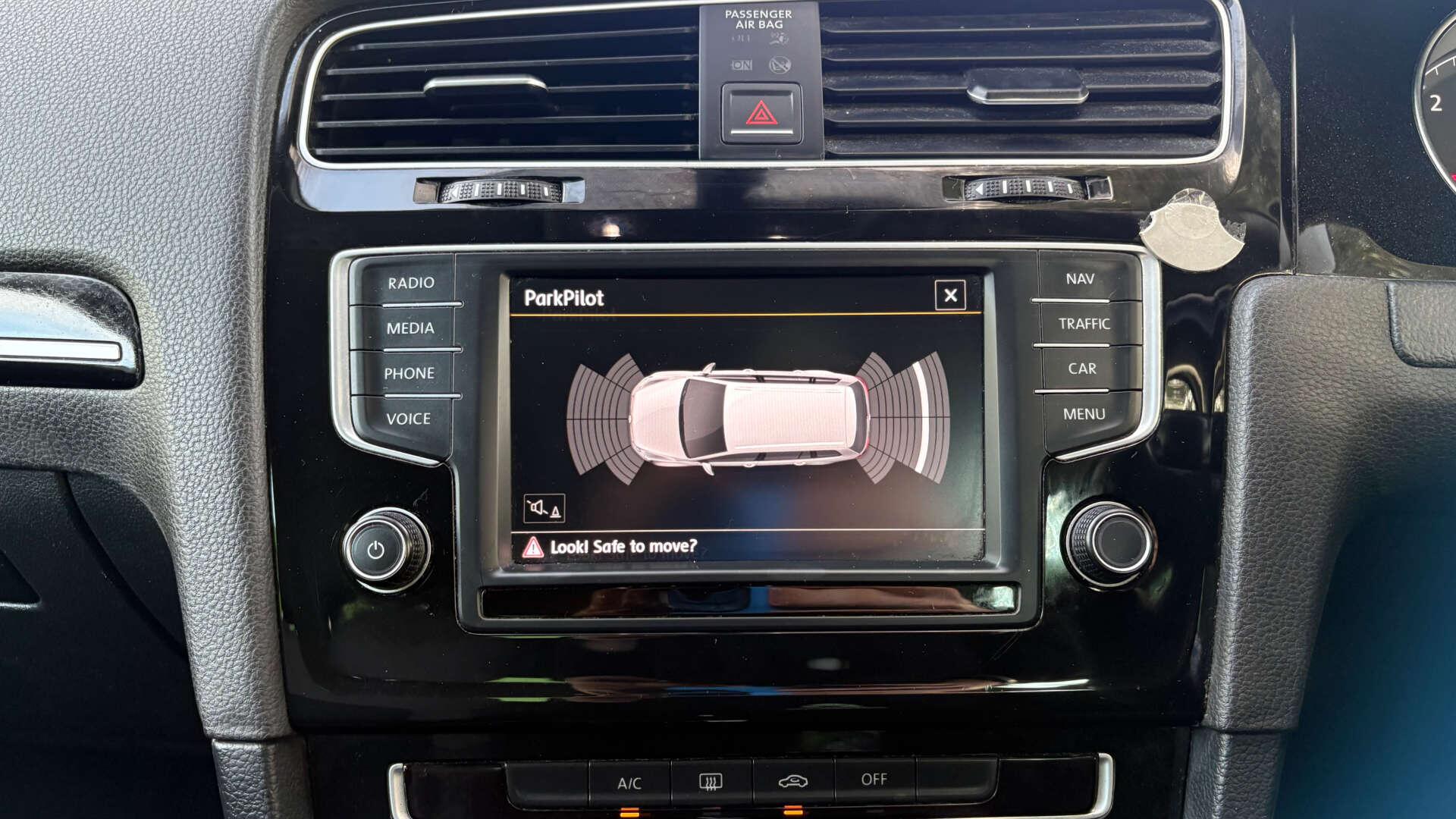 Volkswagen Golf view 4
