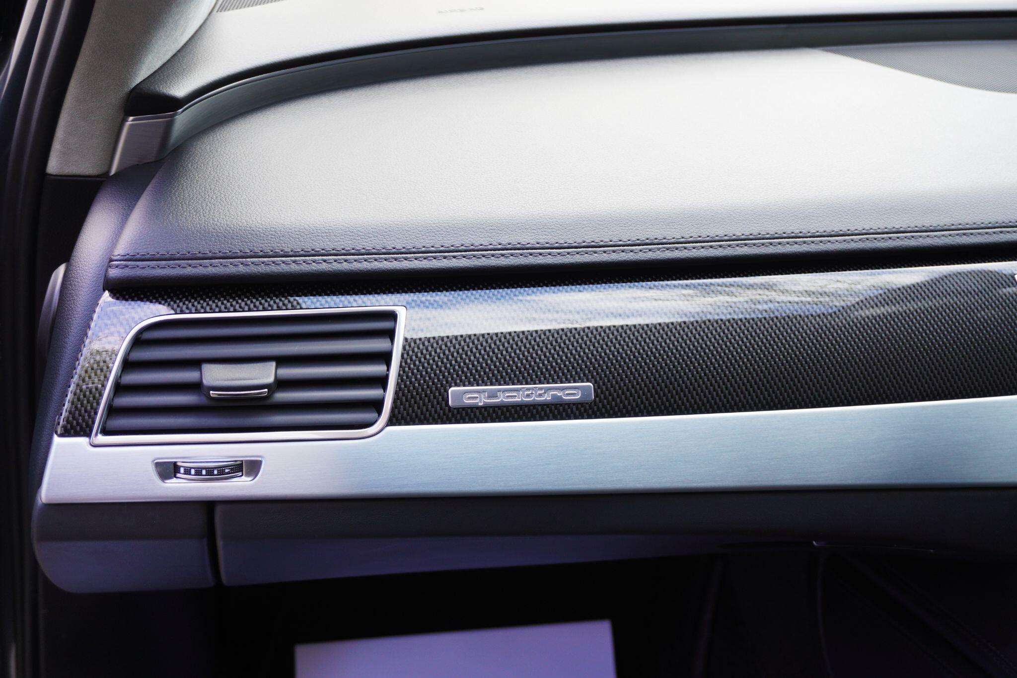 Audi S8 view 60