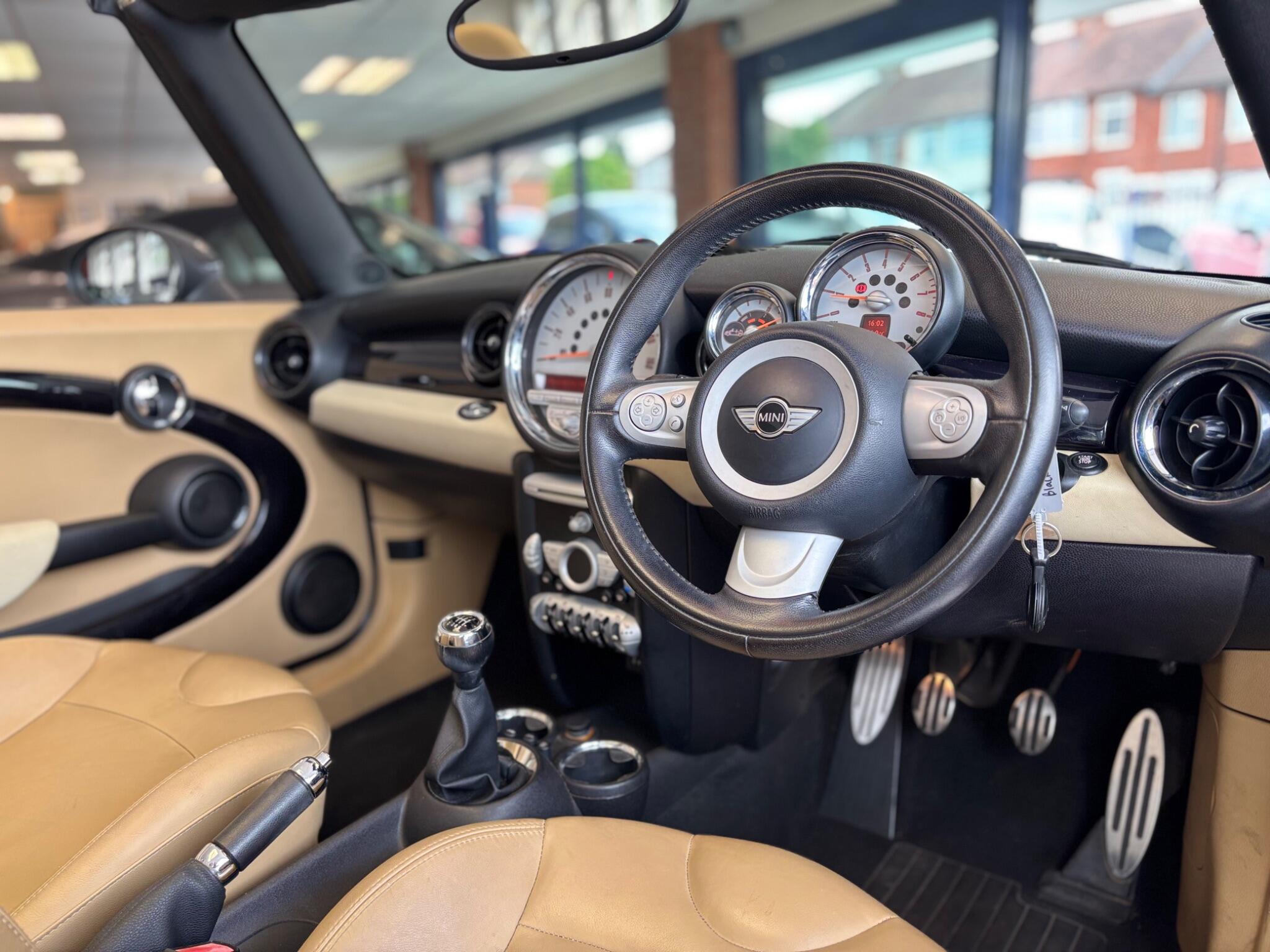 Mini Convertible view 12