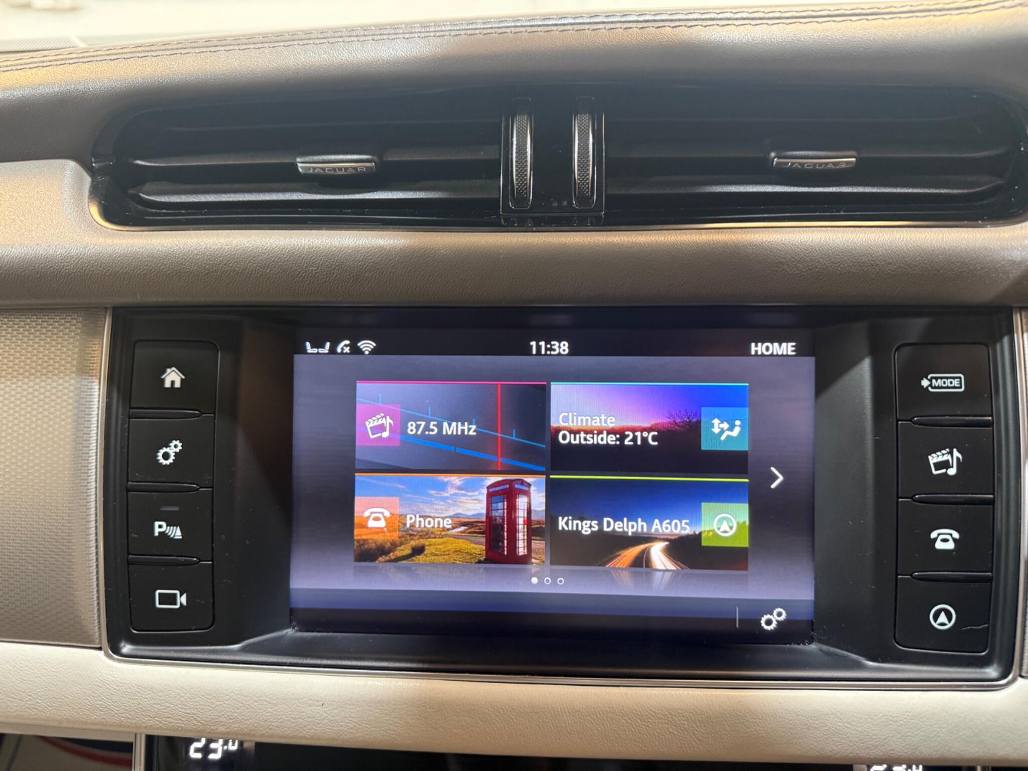 Jaguar XF view 50