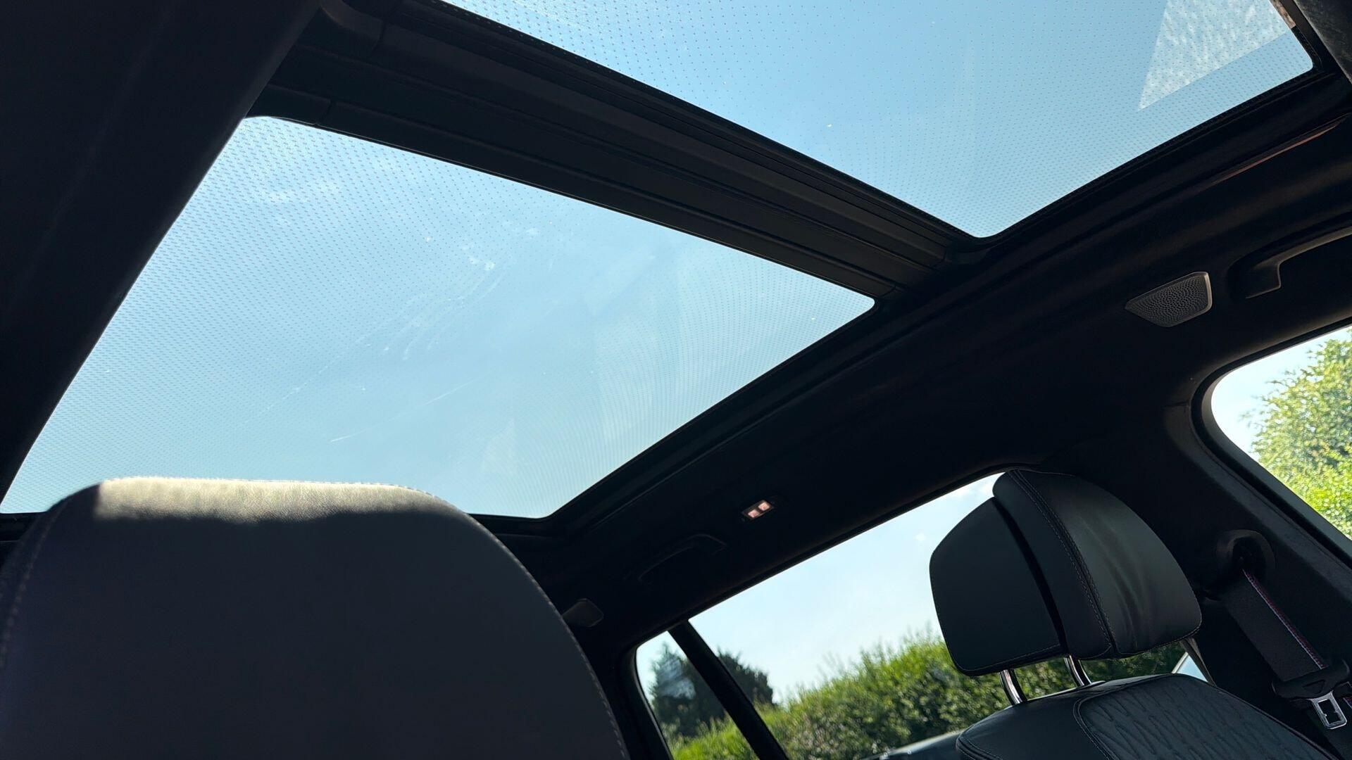 BMW X7 view 22