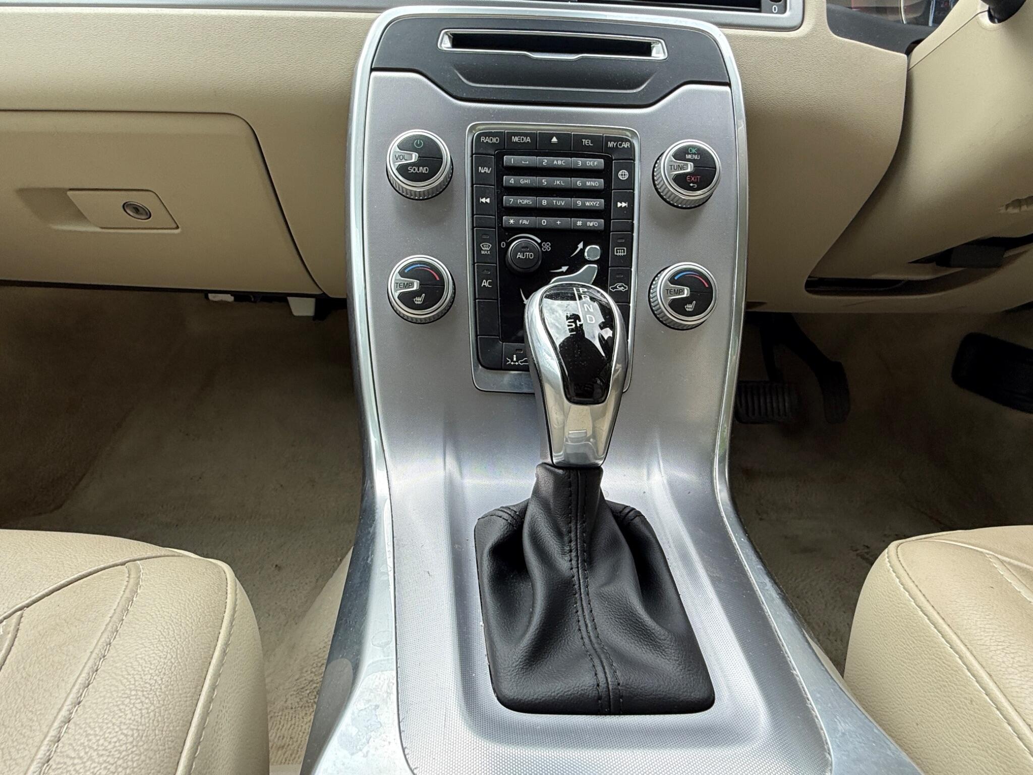 2015 Volvo S80 image 21