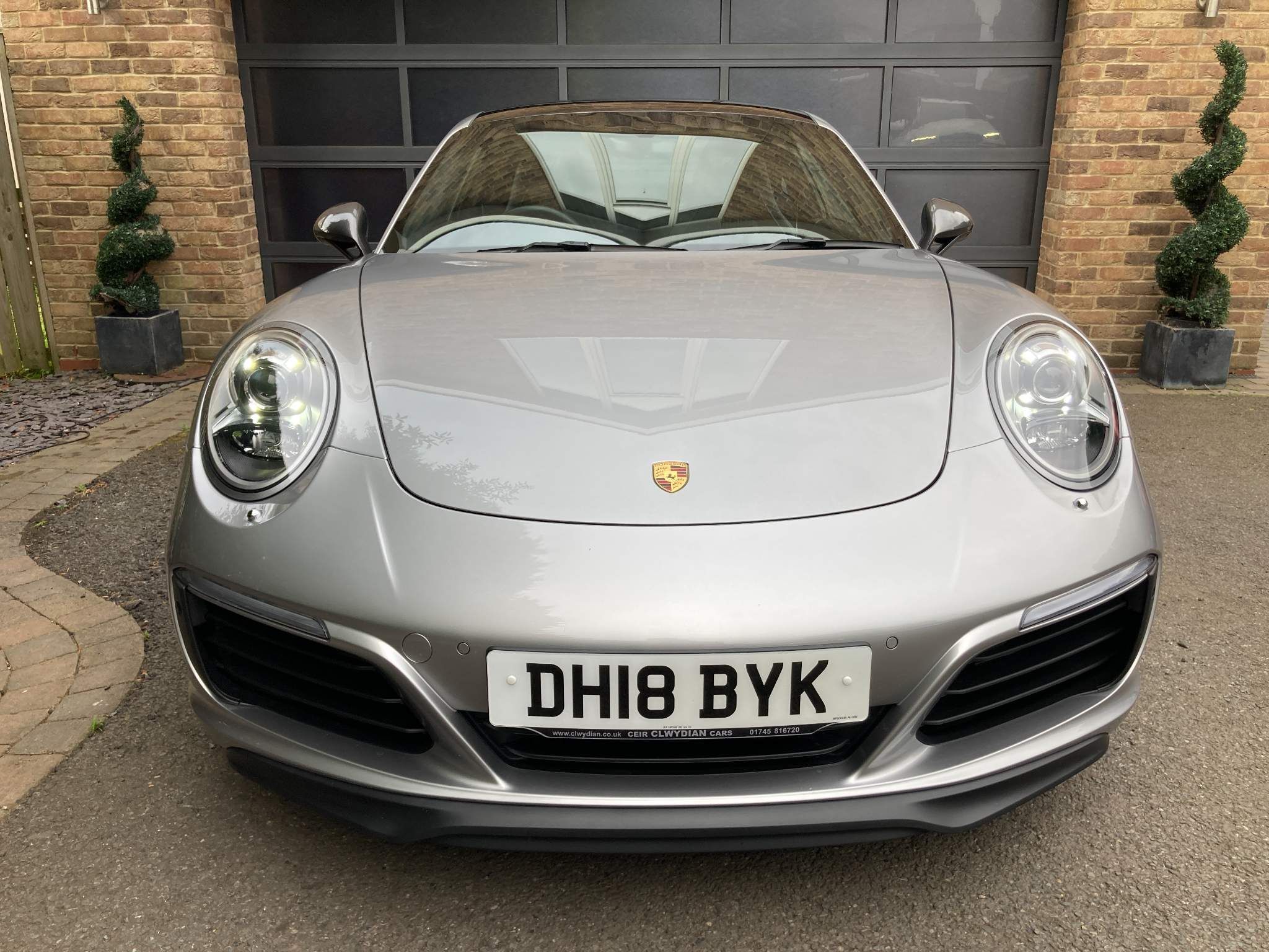 Porsche 911 view 31
