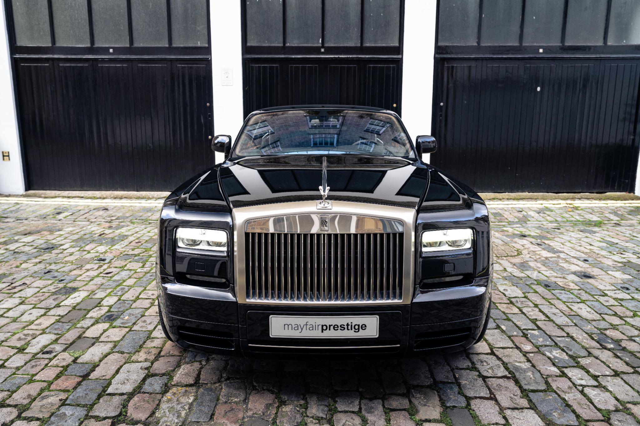 Rolls-Royce Phantom view 8