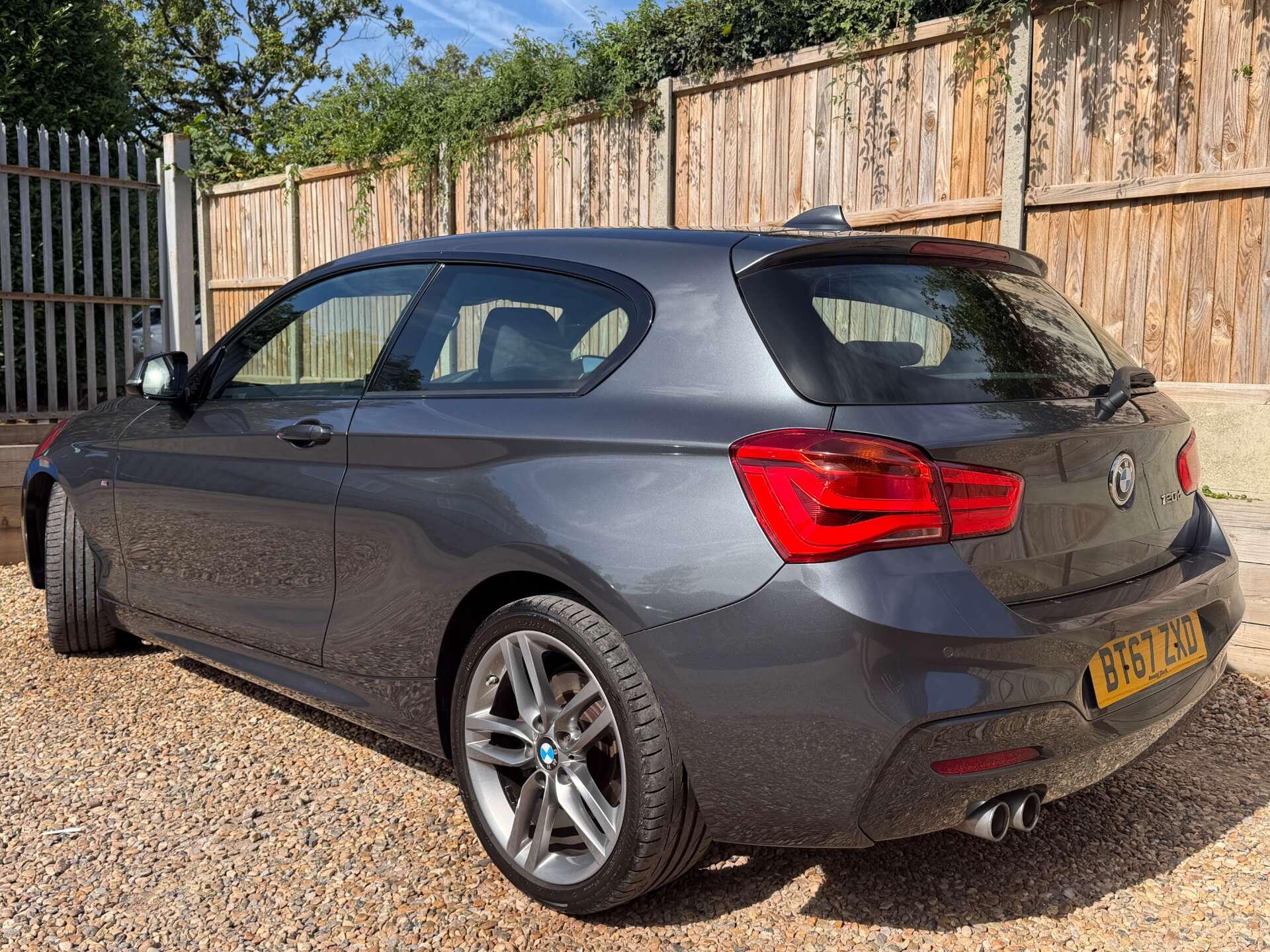 BMW 1 Series view 8