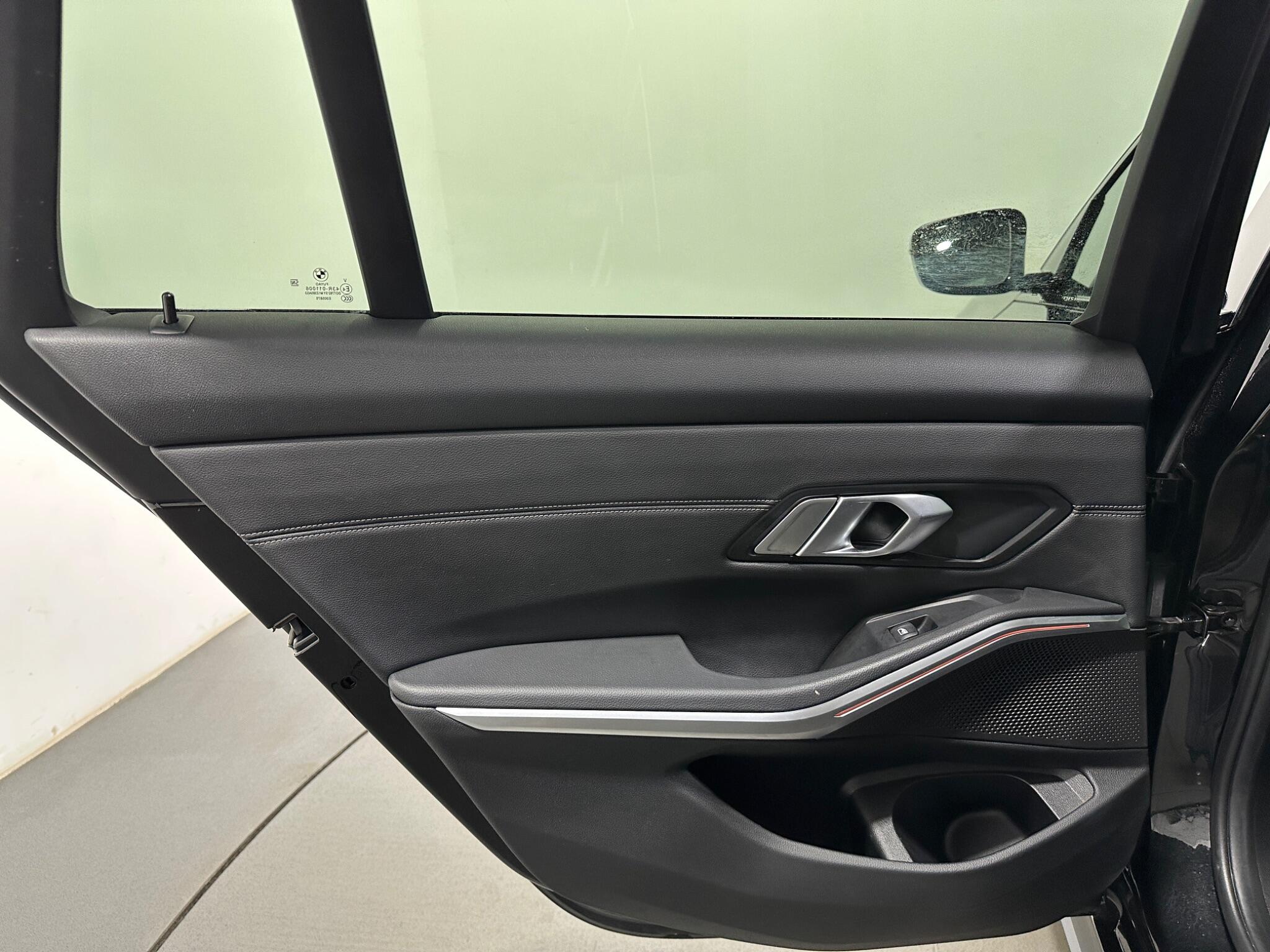 BMW 3 Series view 40