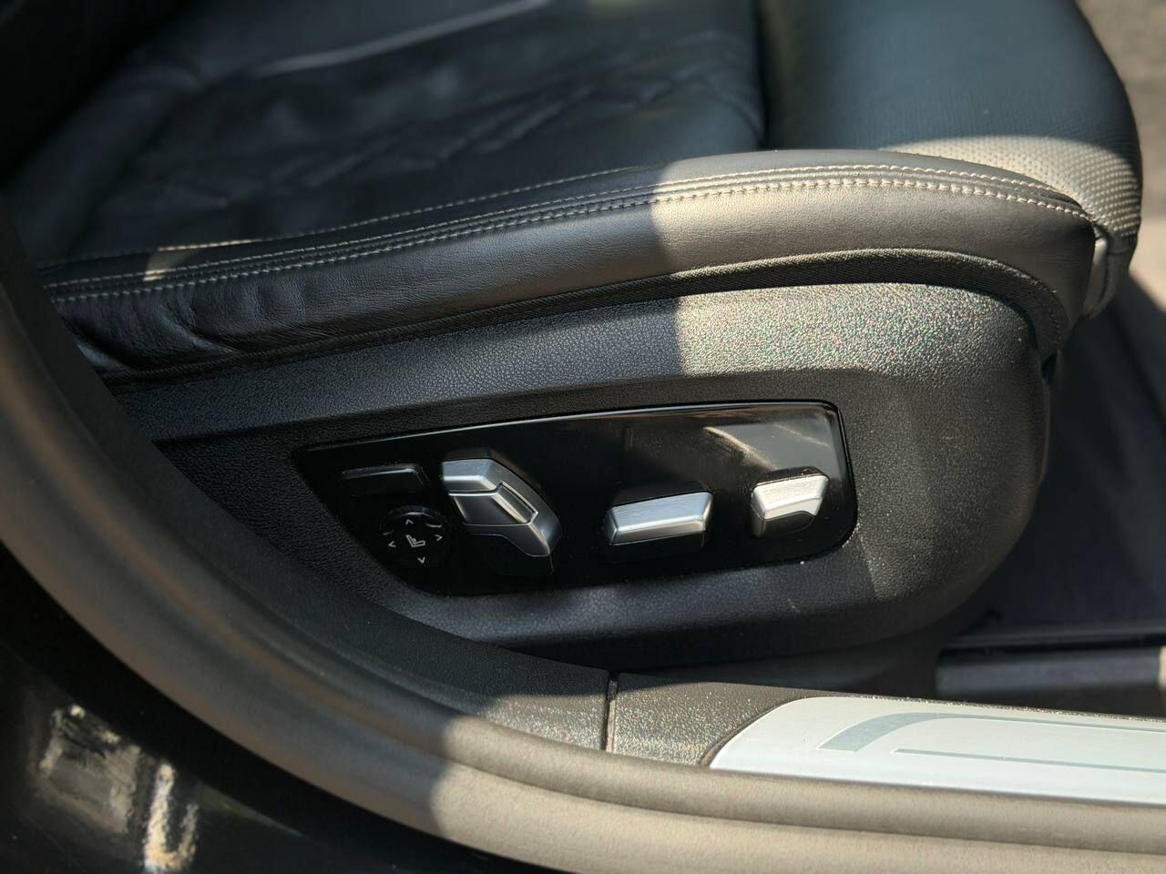 BMW 7 Series view 12