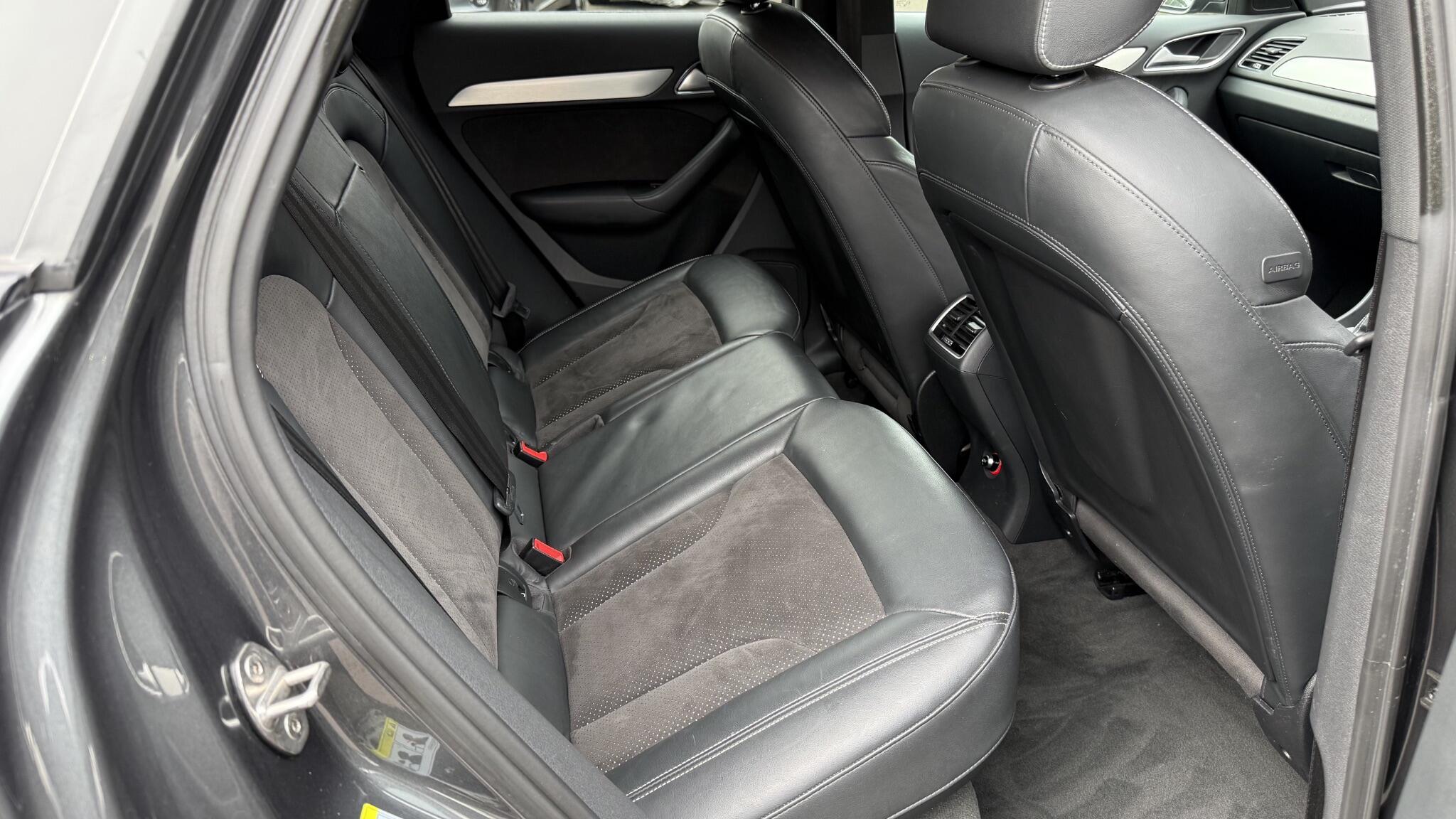 Audi Q3 view 31