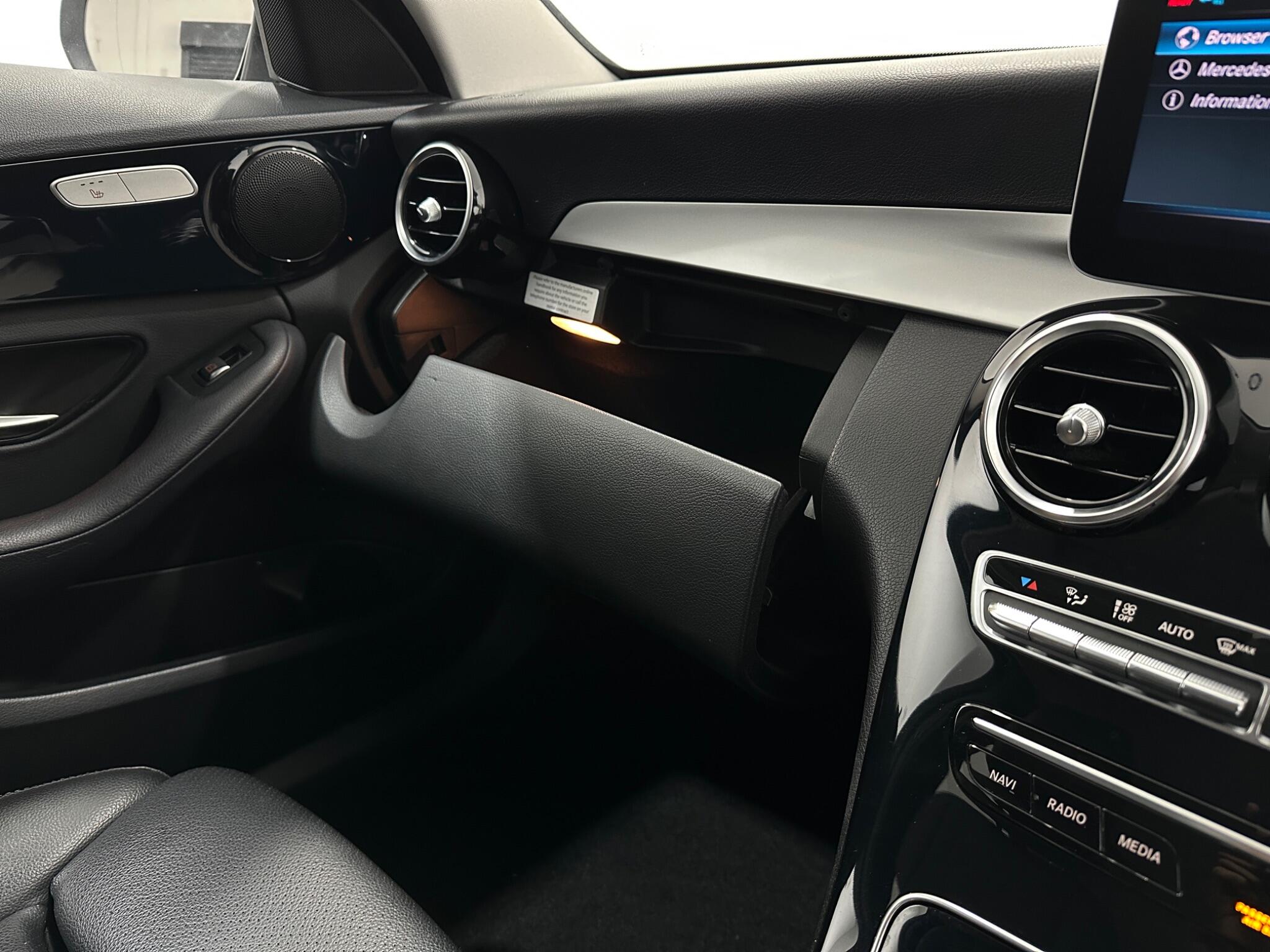 Mercedes-Benz C-Class view 29