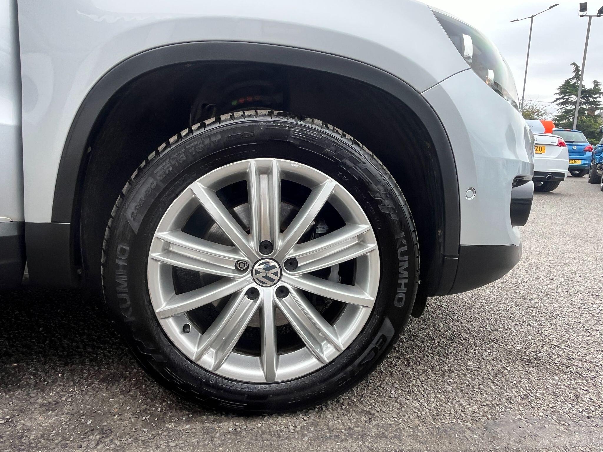 Volkswagen Tiguan view 9