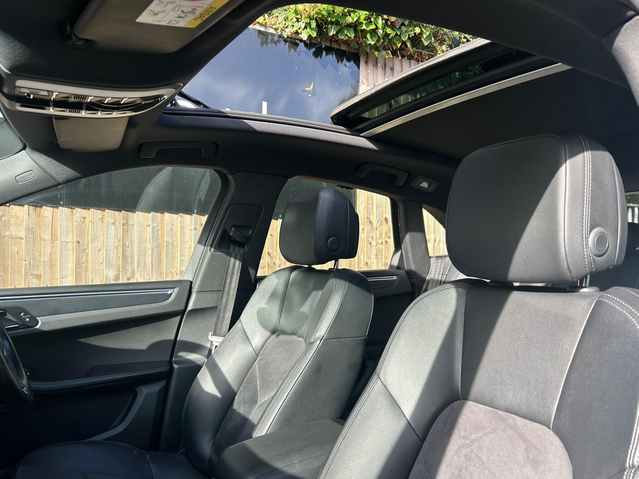 Porsche Macan view 29