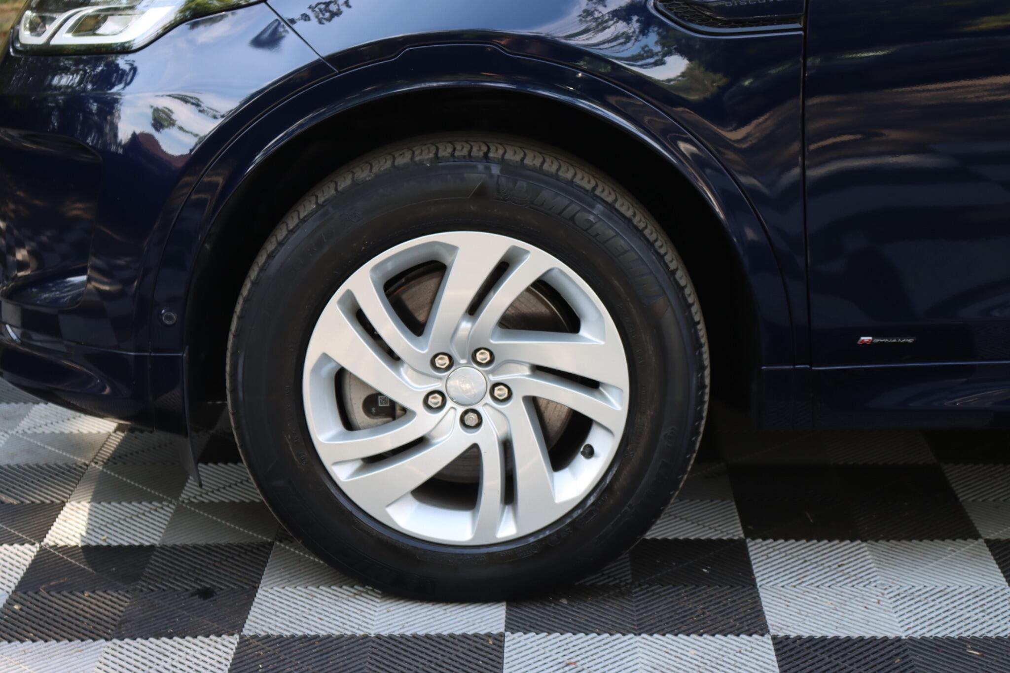 Land Rover Discovery Sport view 11