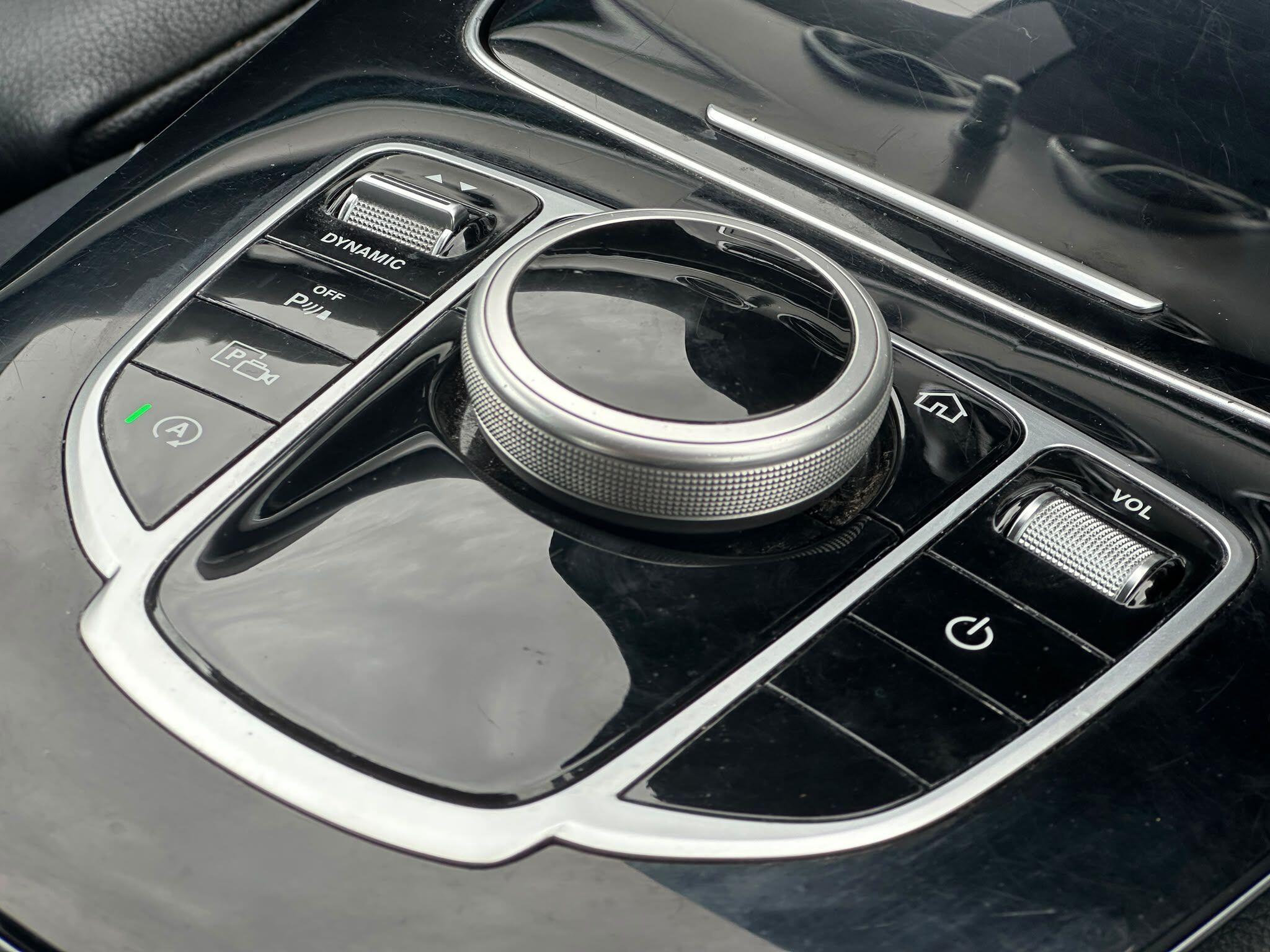Mercedes-Benz E Class view 24
