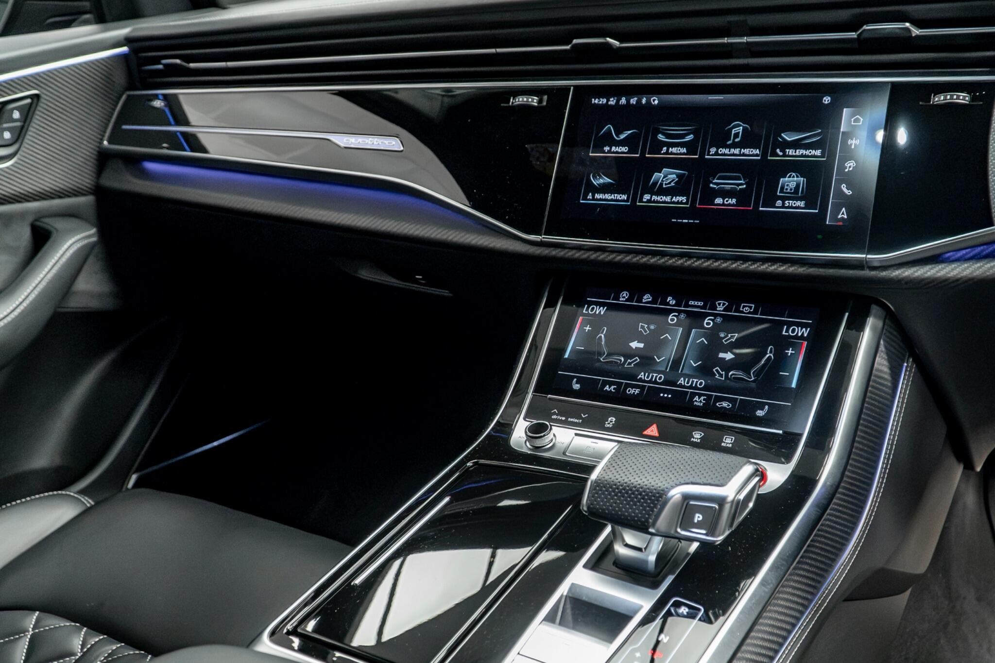 Audi SQ8 view 24