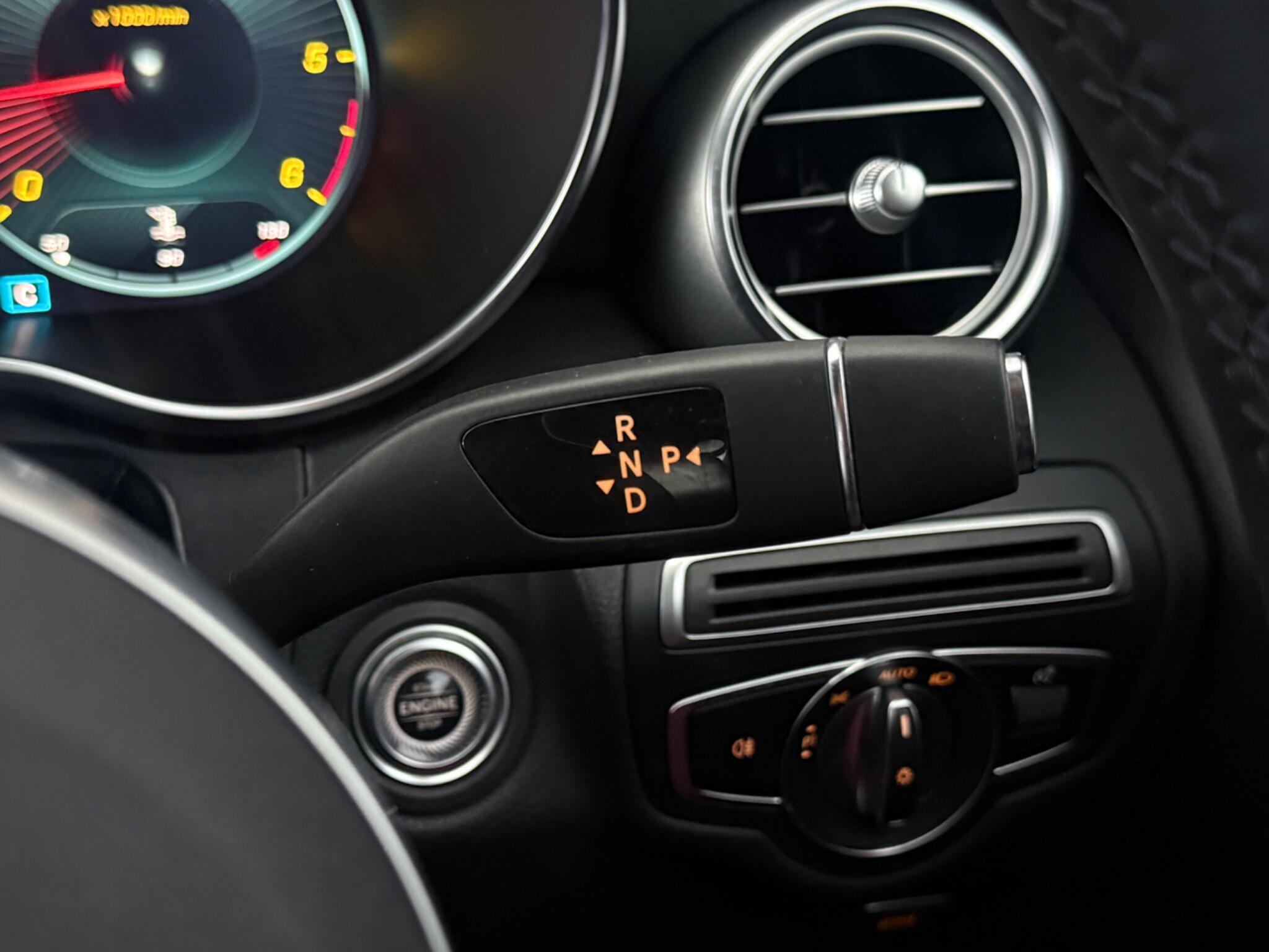 Mercedes-Benz C-Class view 17