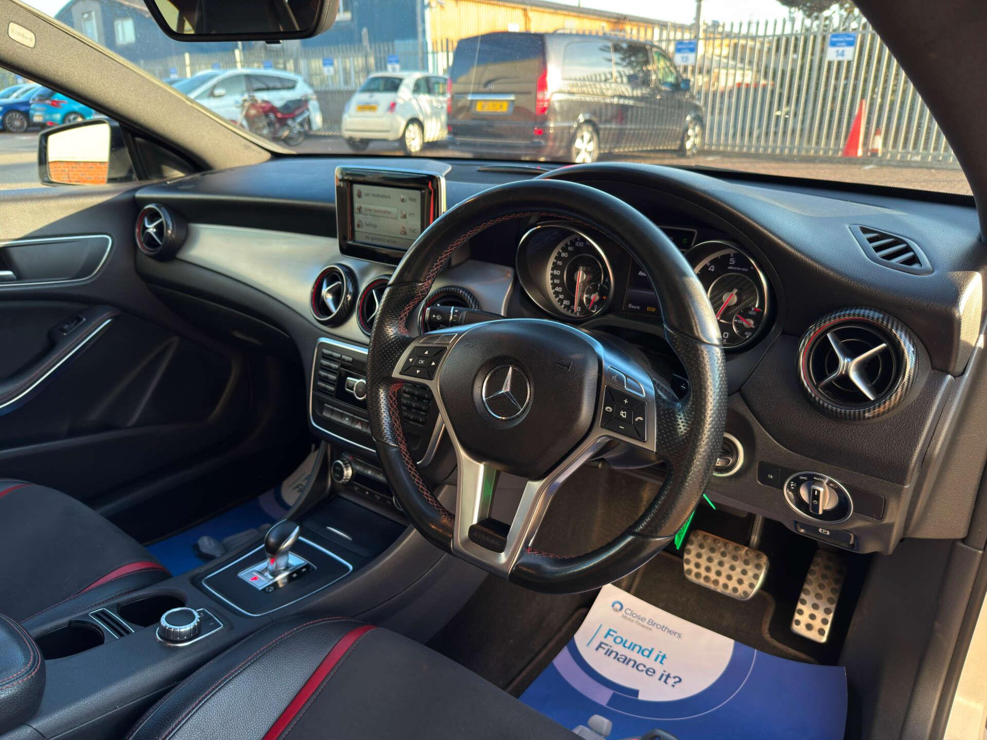 Mercedes-Benz Cla view 13