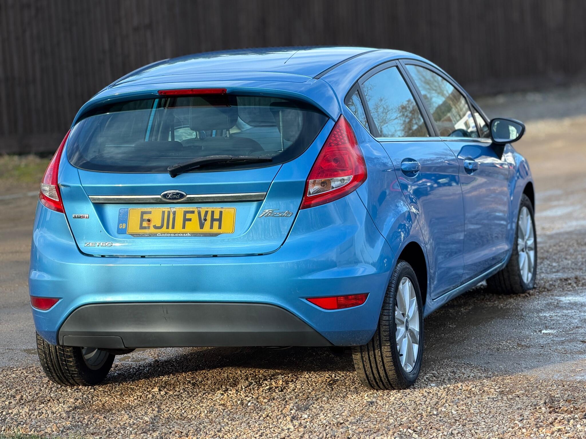 2011 Ford Fiesta 1.4 TDCi DPF Zetec 5dr image 12