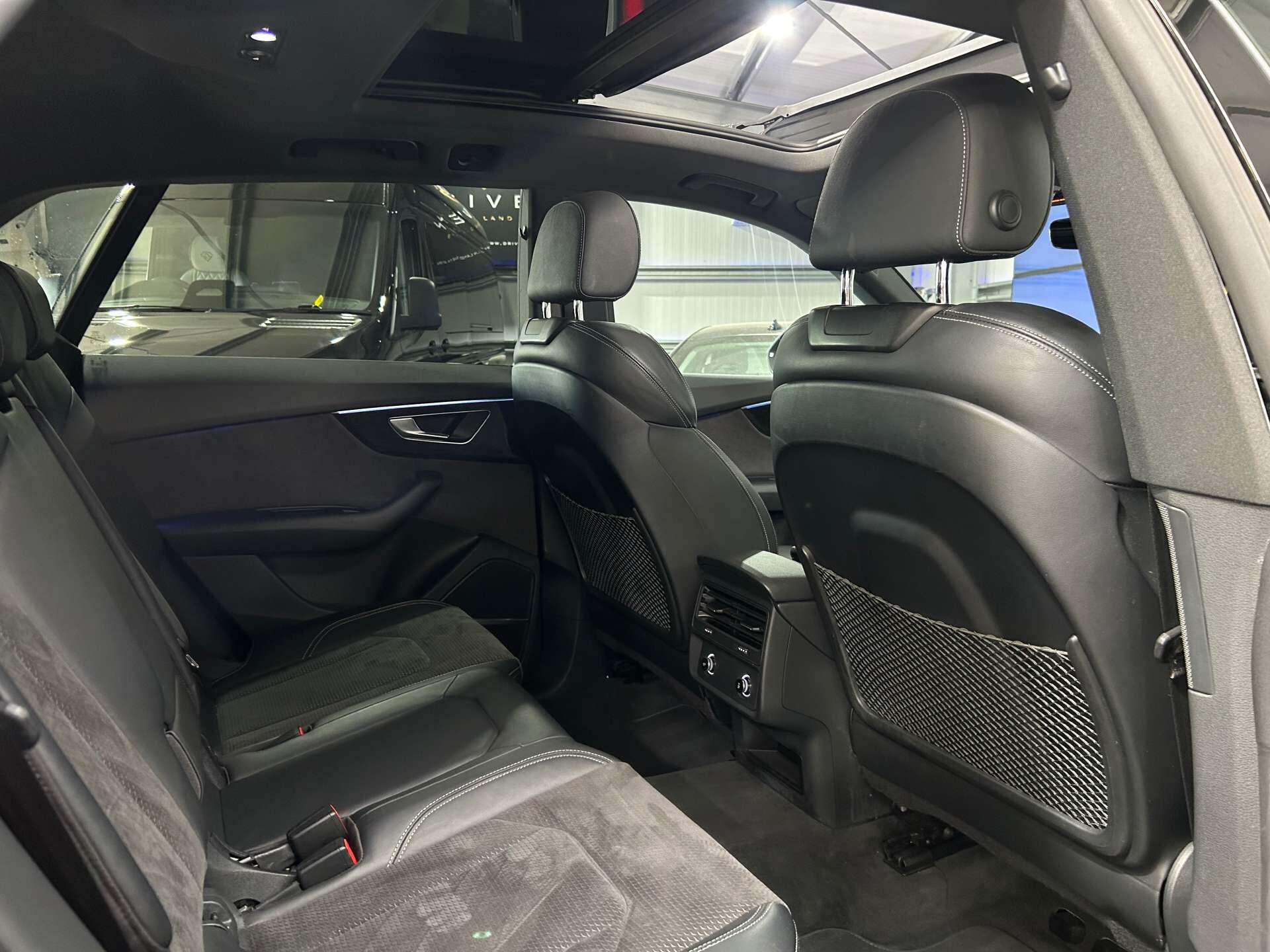 Audi Q8 view 27