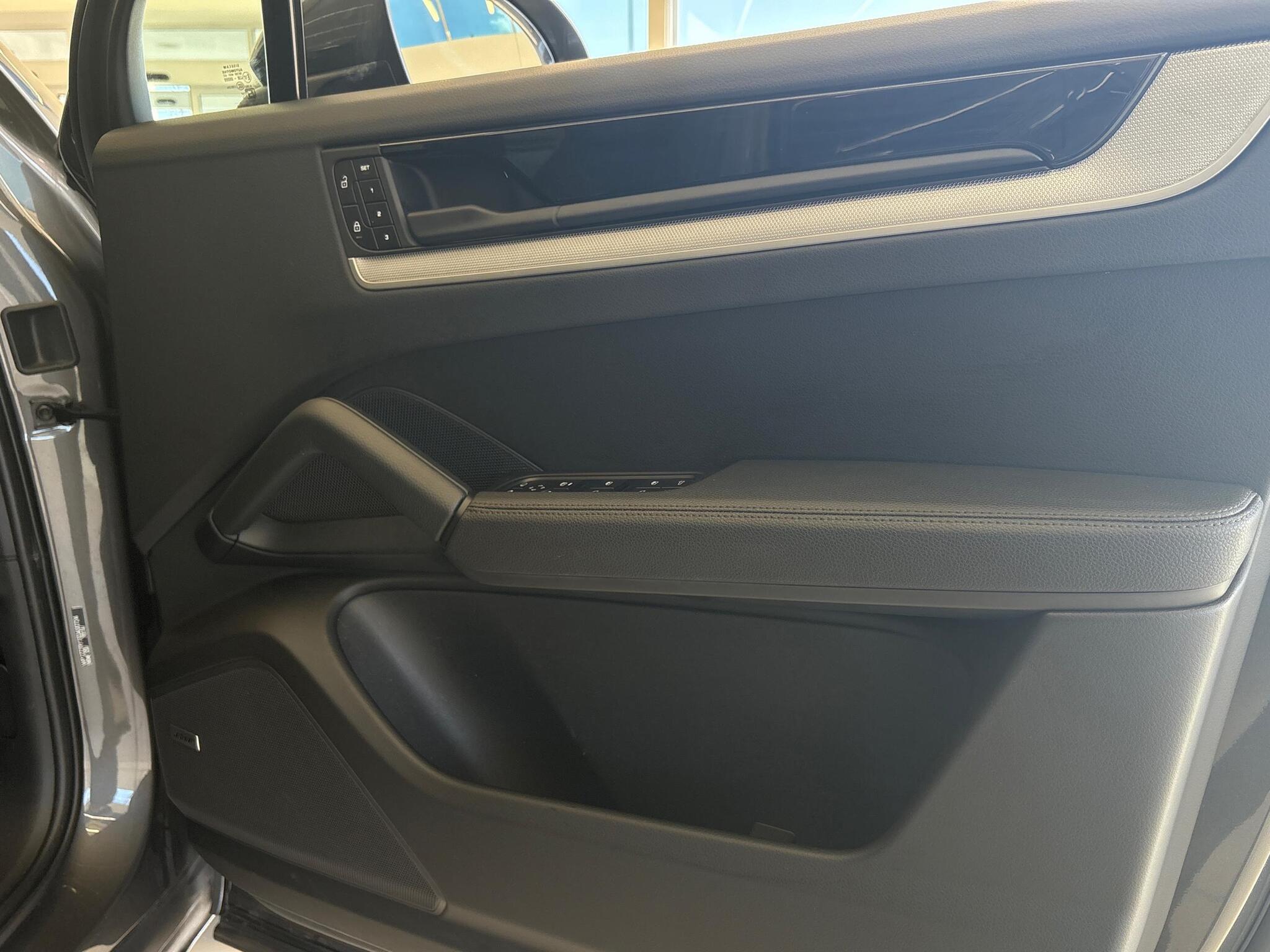 Porsche Cayenne view 20