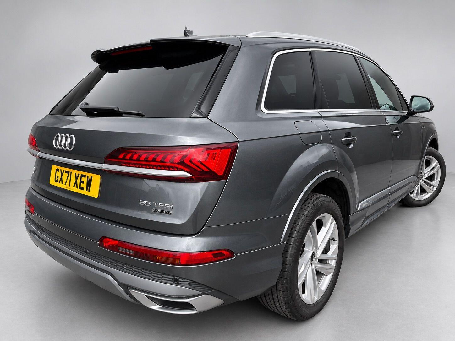 Audi Q7 view 11