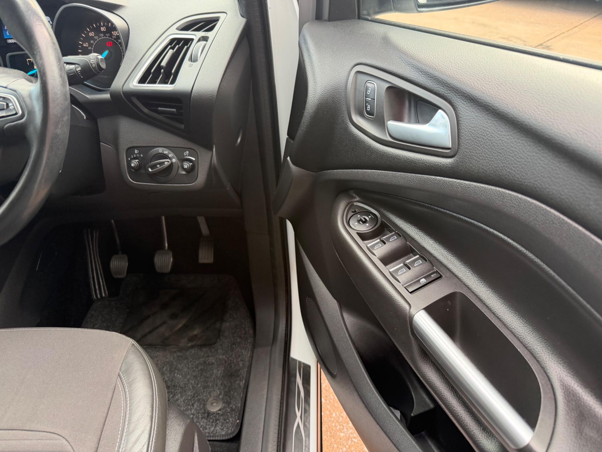 Ford Kuga view 5