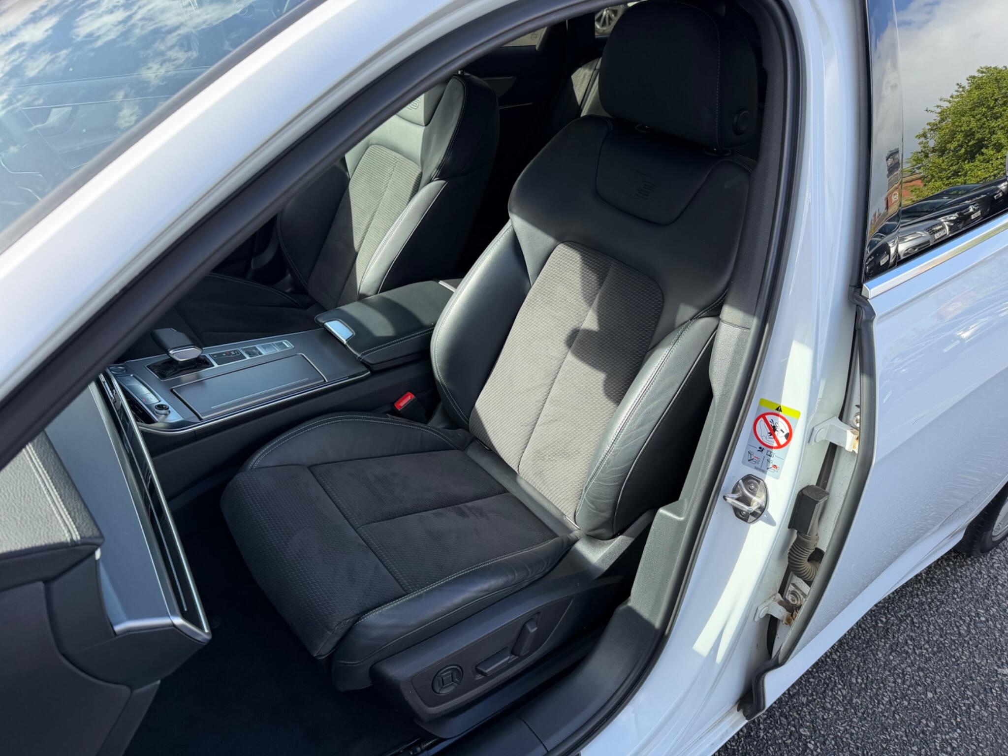 Audi A6 view 16
