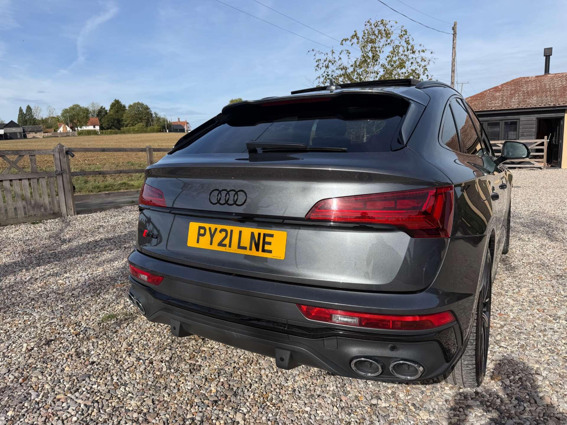 Audi SQ5 view 9