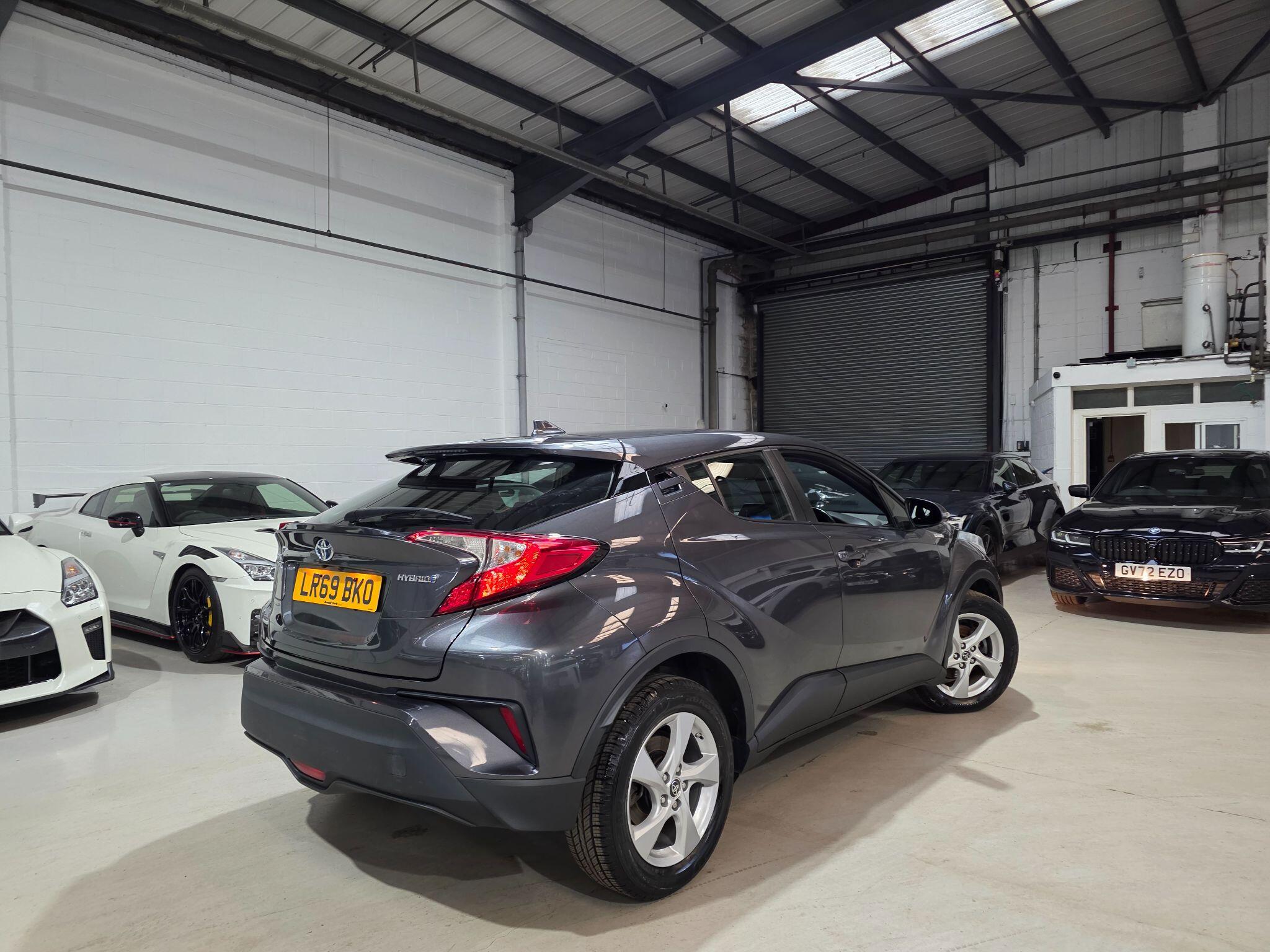 Toyota C-HR view 23