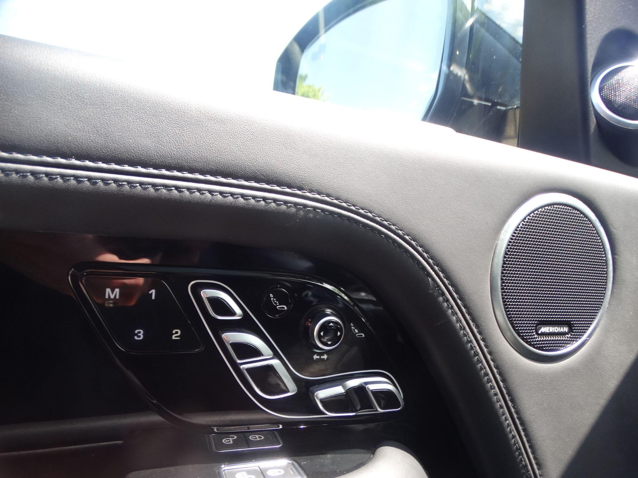 Land Rover Range Rover view 19