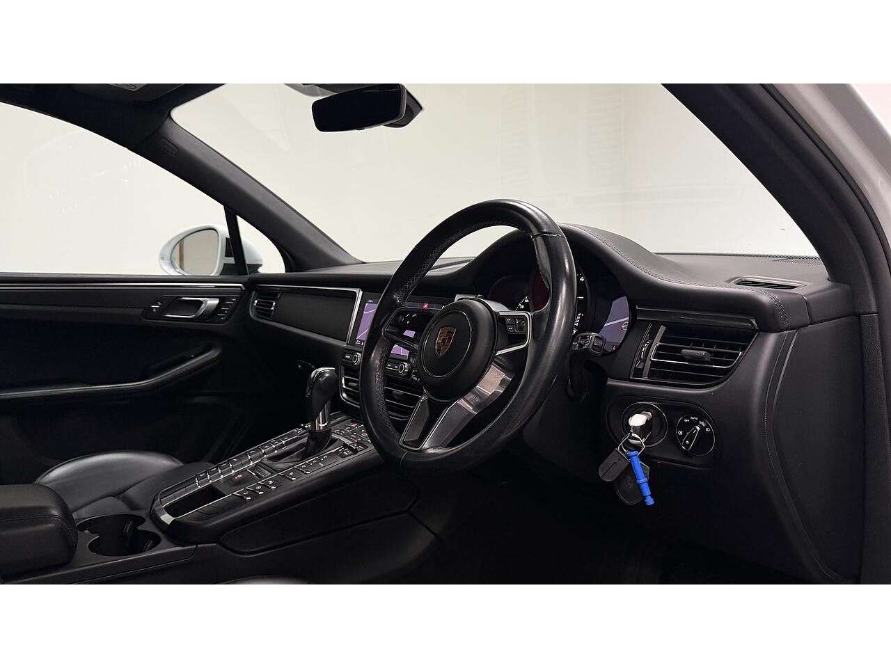 Porsche Macan view 30