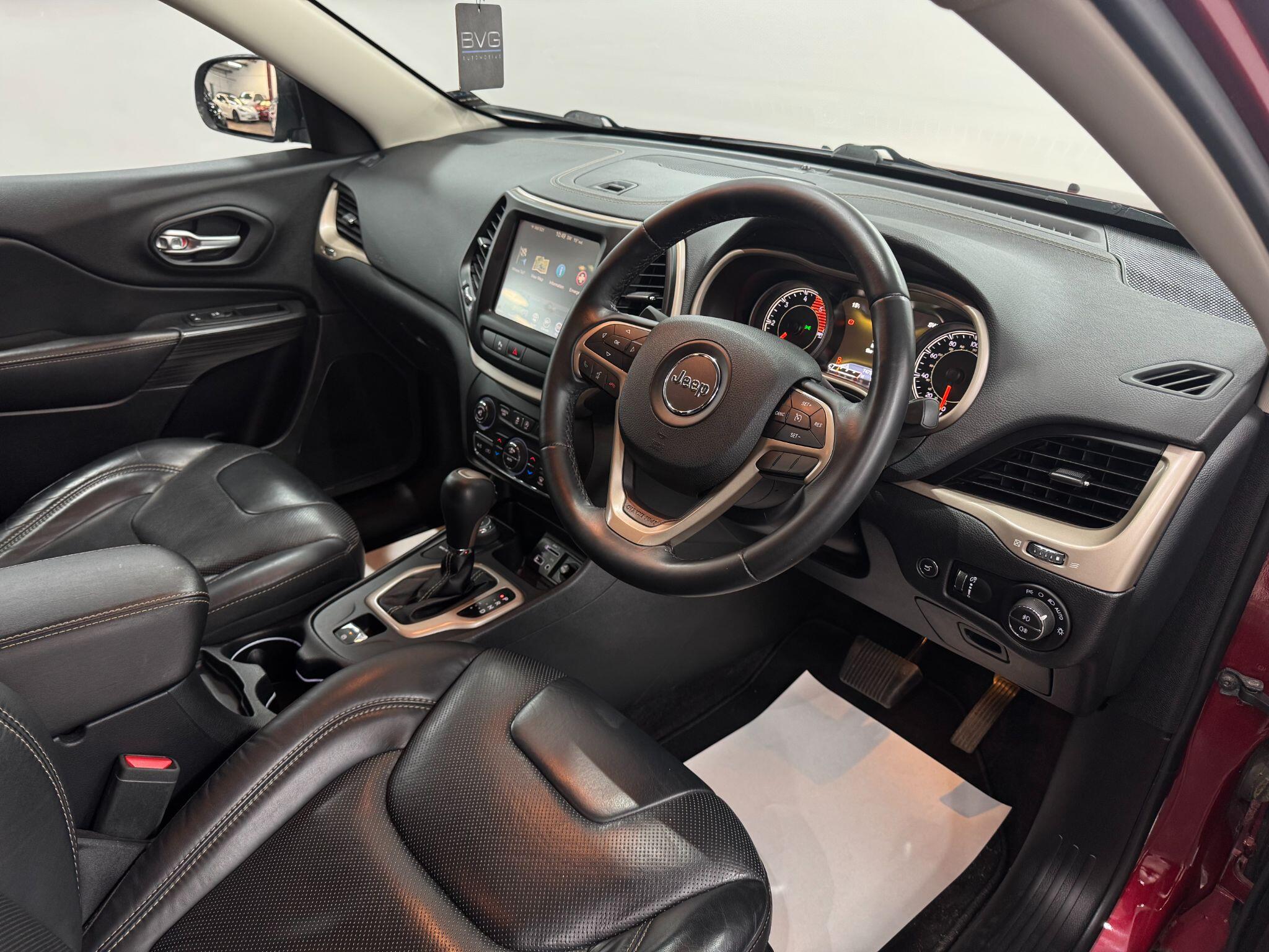 Jeep Cherokee view 30