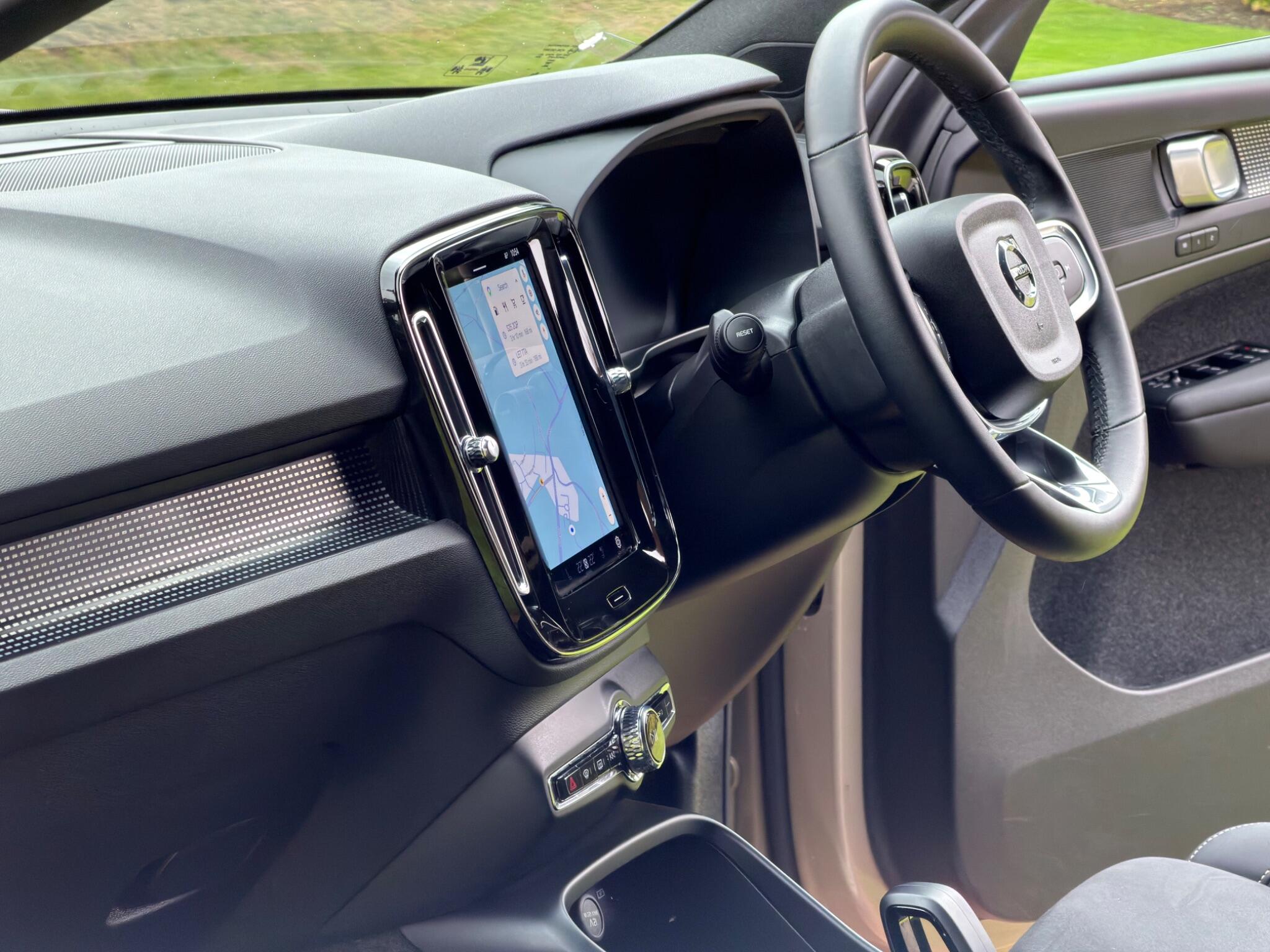 Volvo XC40 view 19