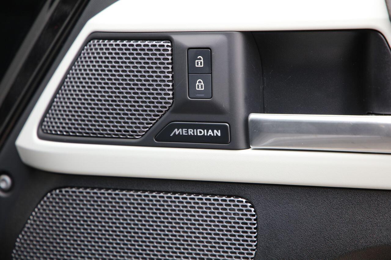 Land Rover Defender view 40
