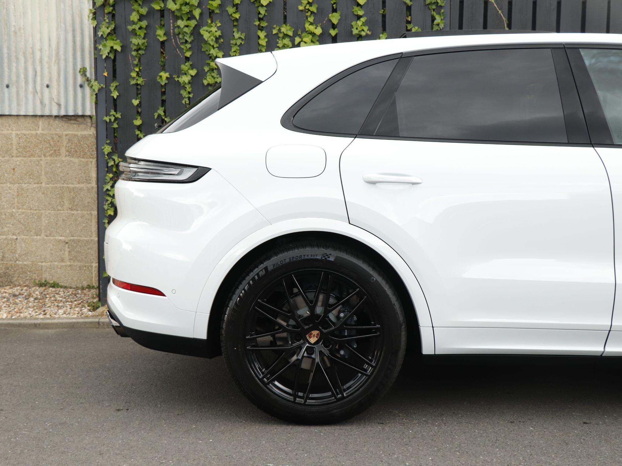 Porsche Cayenne view 29